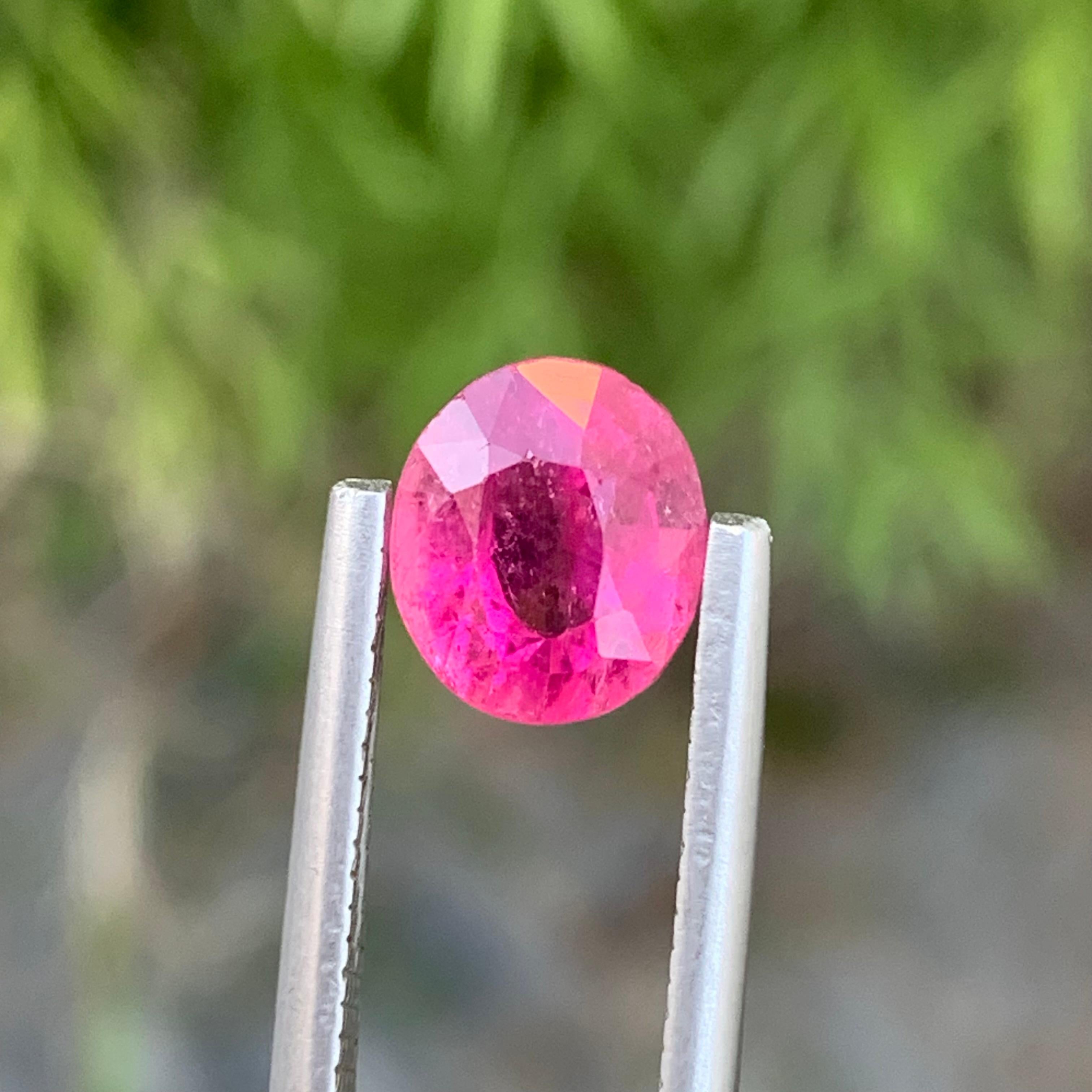 2.50 Carat Incredible Loose Rubellite Tourmaline Oval Shape Gem For Jewellery  For Sale 6