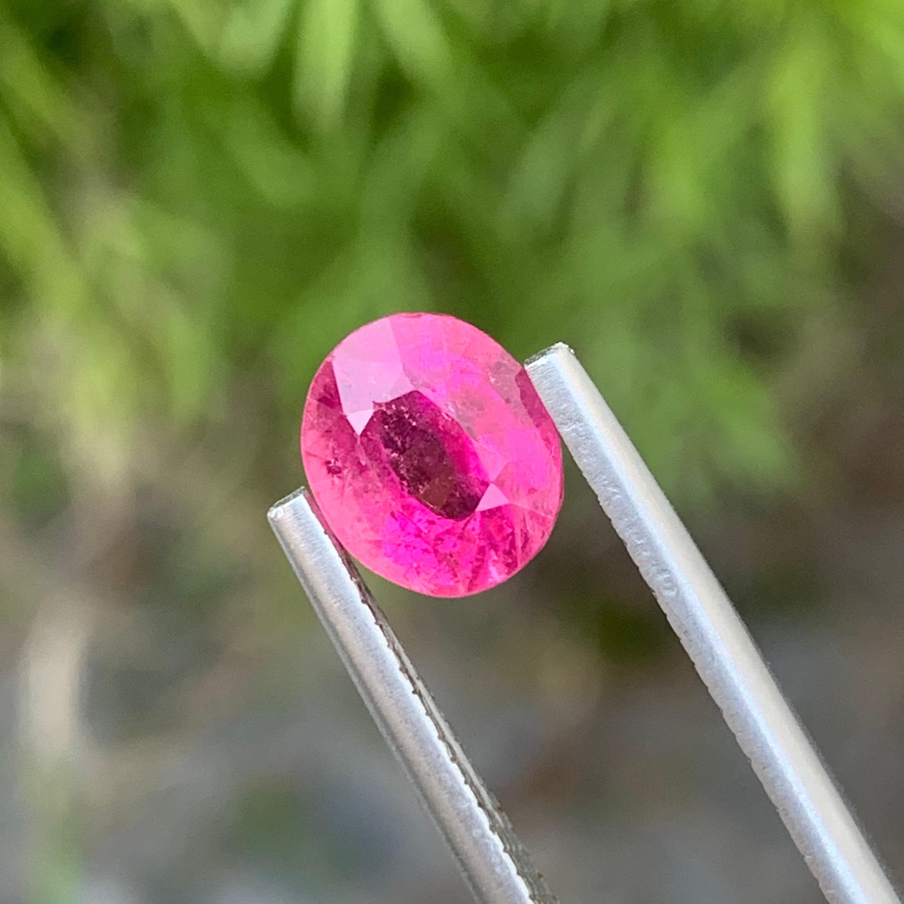 2.50 Carat Incredible Loose Rubellite Tourmaline Oval Shape Gem For Jewellery  For Sale 7