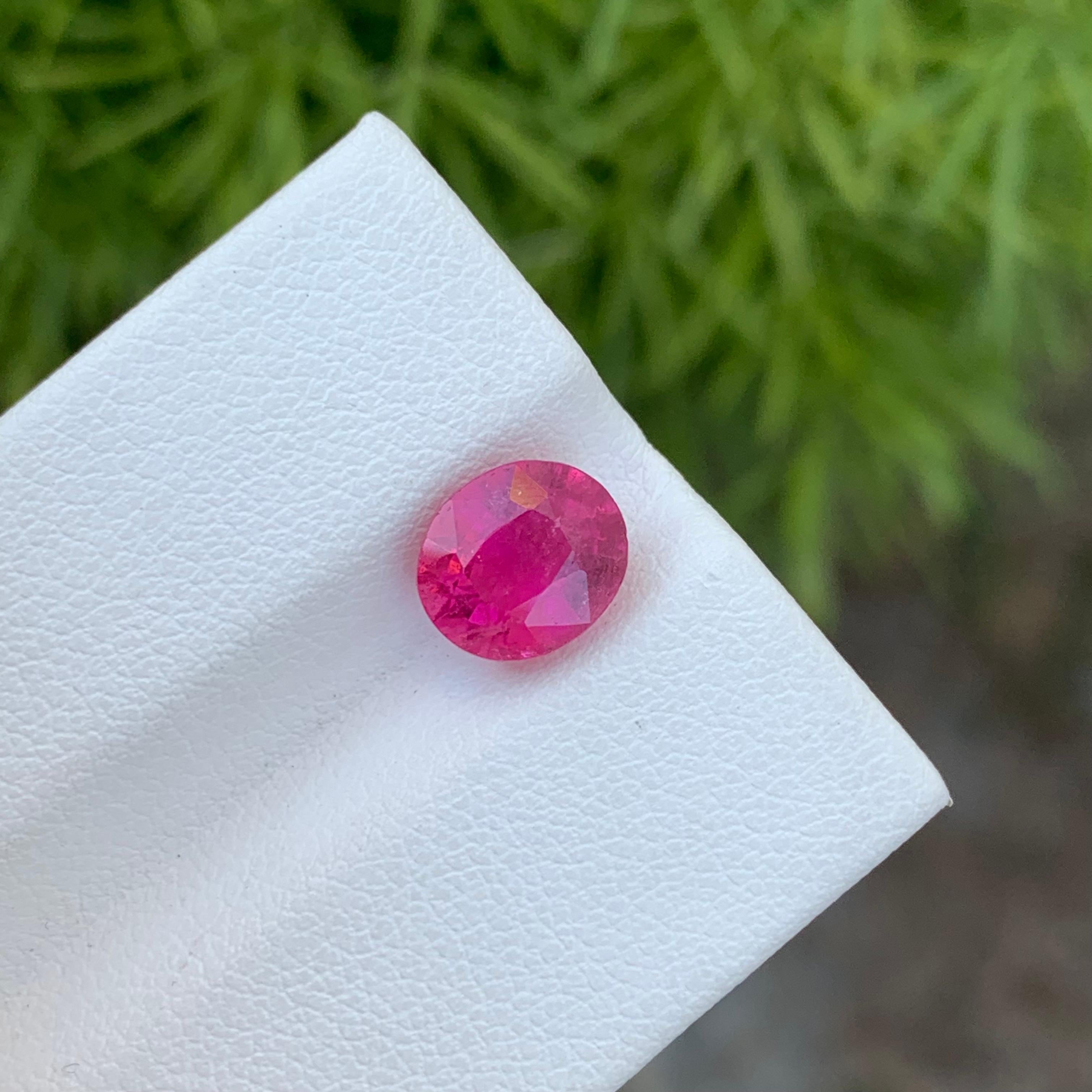 2.50 Carat Incredible Loose Rubellite Tourmaline Oval Shape Gem For Jewellery  In New Condition For Sale In Peshawar, PK
