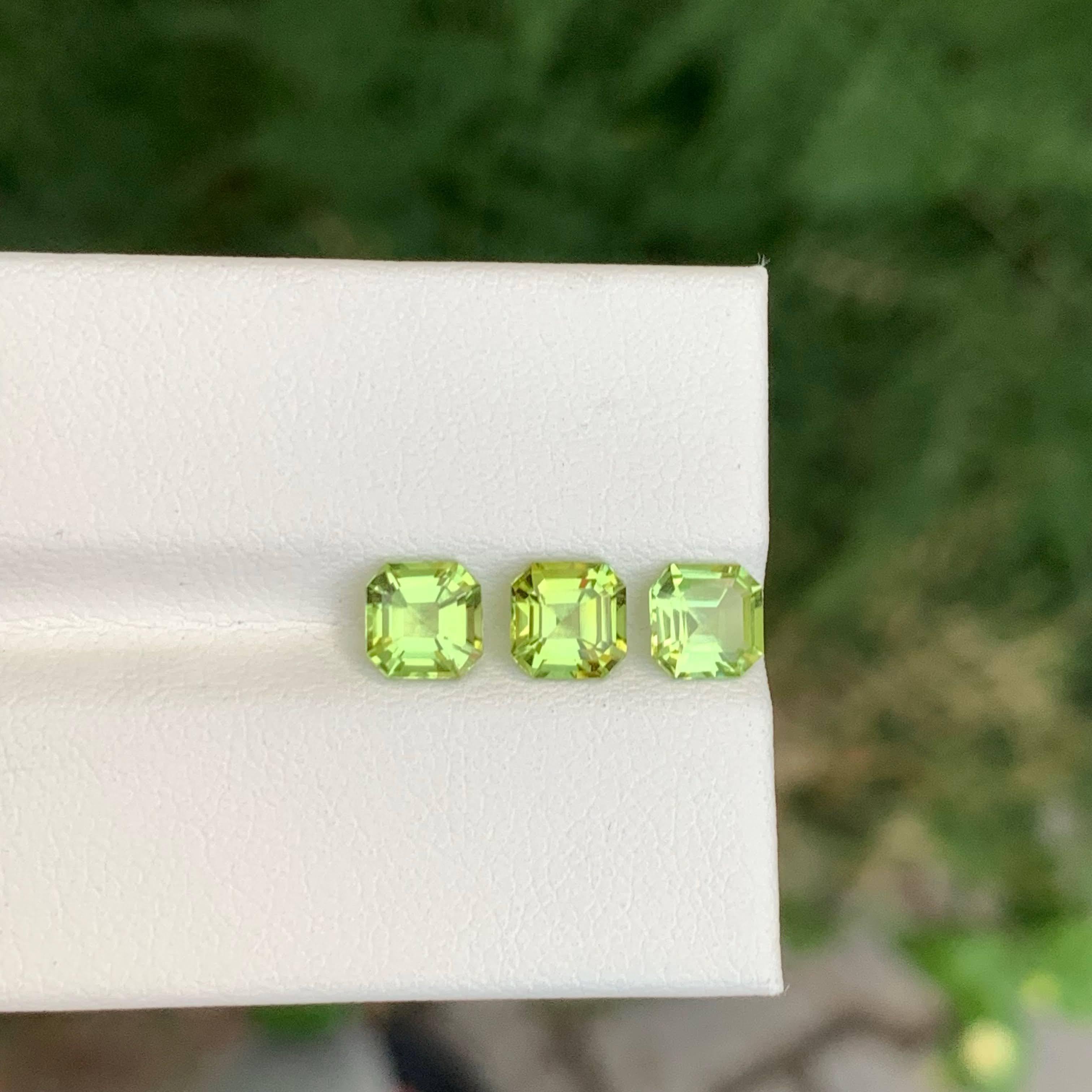 Lote de 3 gemas naturales de peridoto verde sueltas de 2,50 quilates procedentes de Pakistán Corte Asscher en venta
