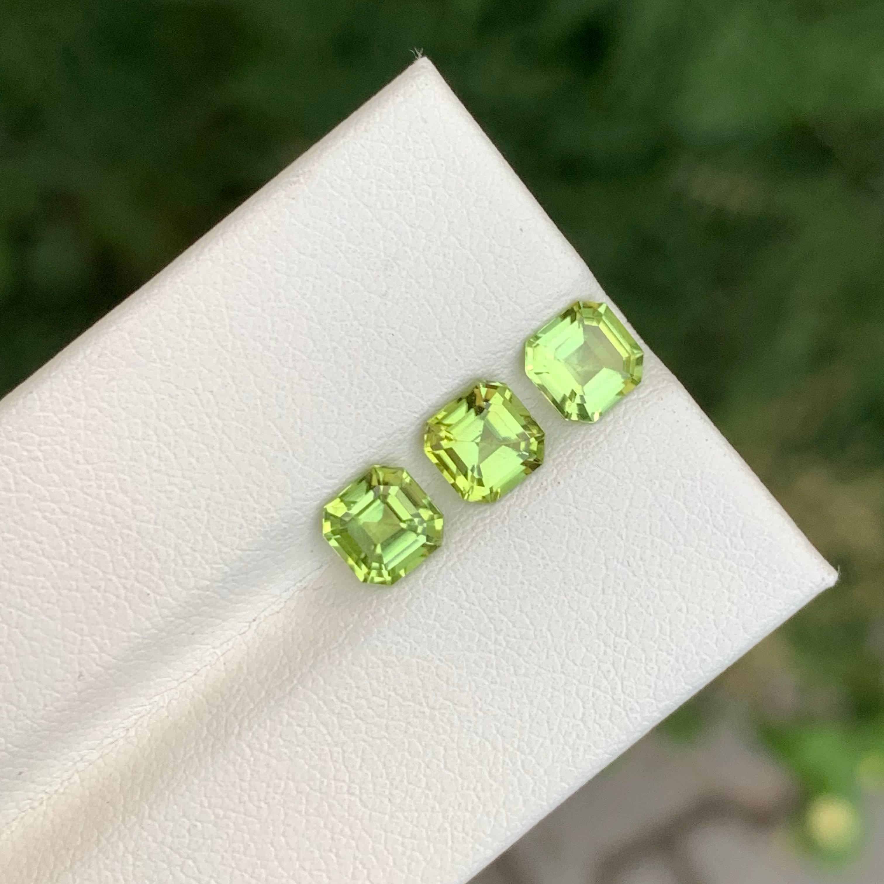 Femenino o masculino Lote de 3 gemas naturales de peridoto verde sueltas de 2,50 quilates procedentes de Pakistán en venta