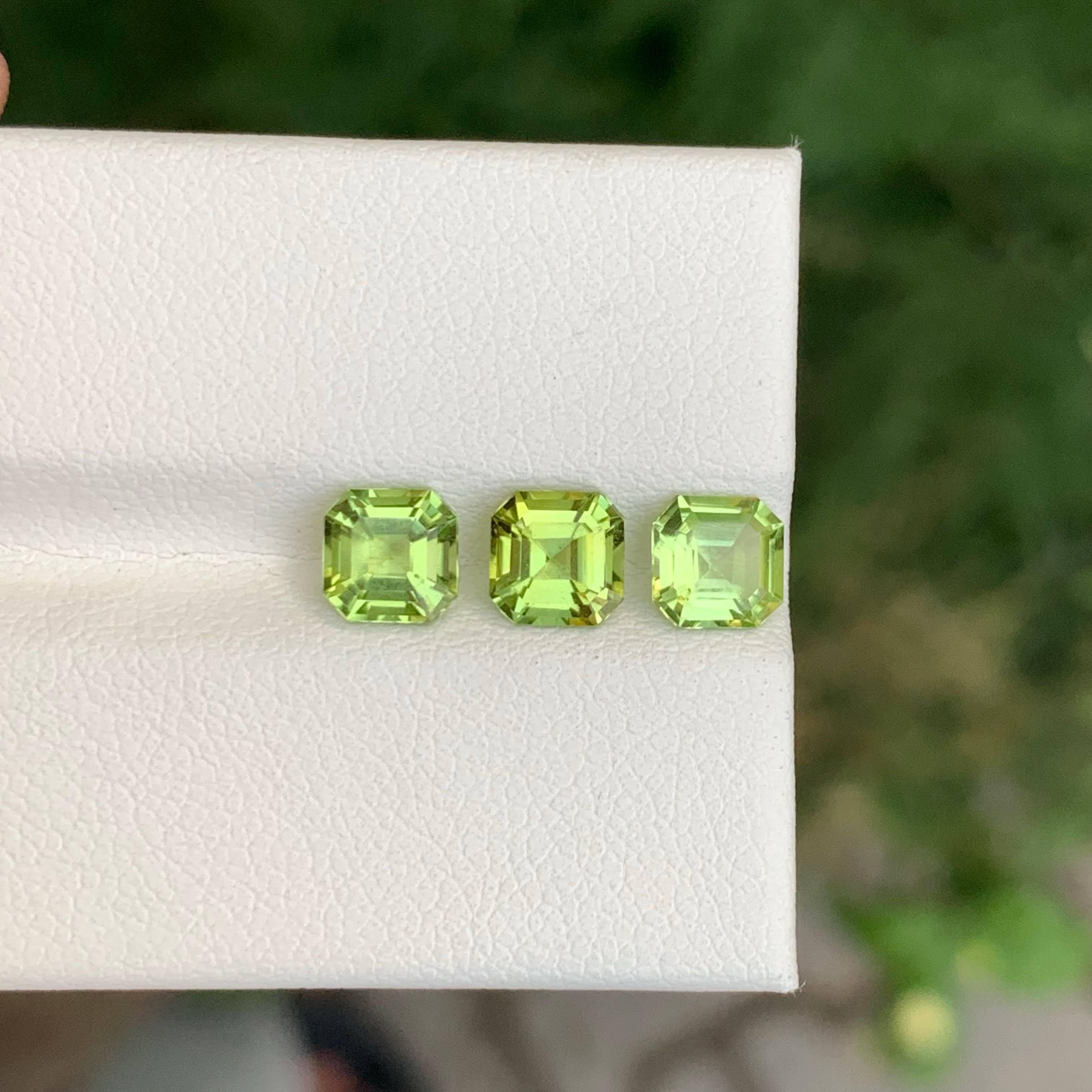 Lote de 3 gemas naturales de peridoto verde sueltas de 2,50 quilates procedentes de Pakistán en venta 2