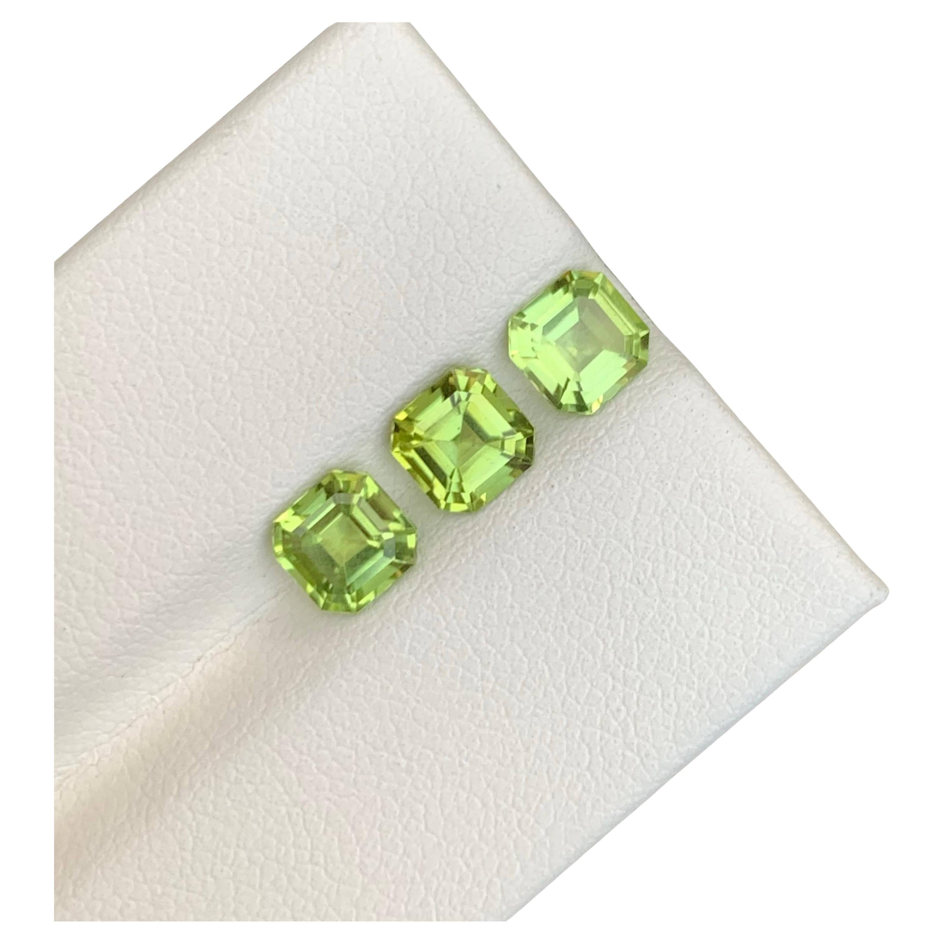 Lote de 3 gemas naturales de peridoto verde sueltas de 2,50 quilates procedentes de Pakistán en venta