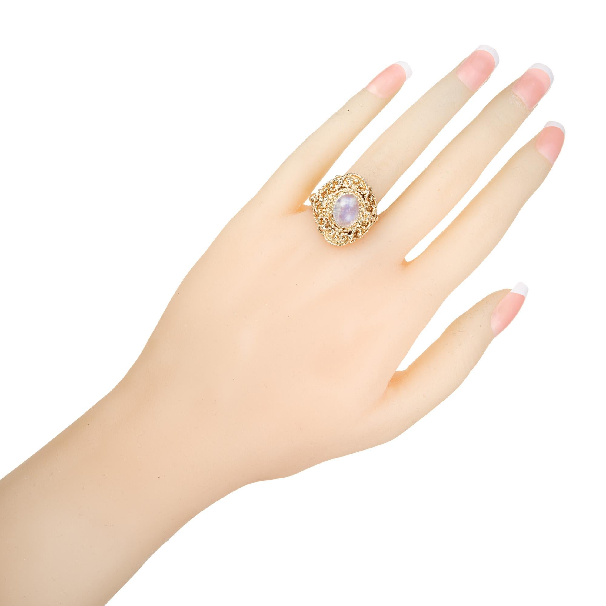2.50 Carat Moonstone Yellow Gold Cocktail Ring For Sale 1