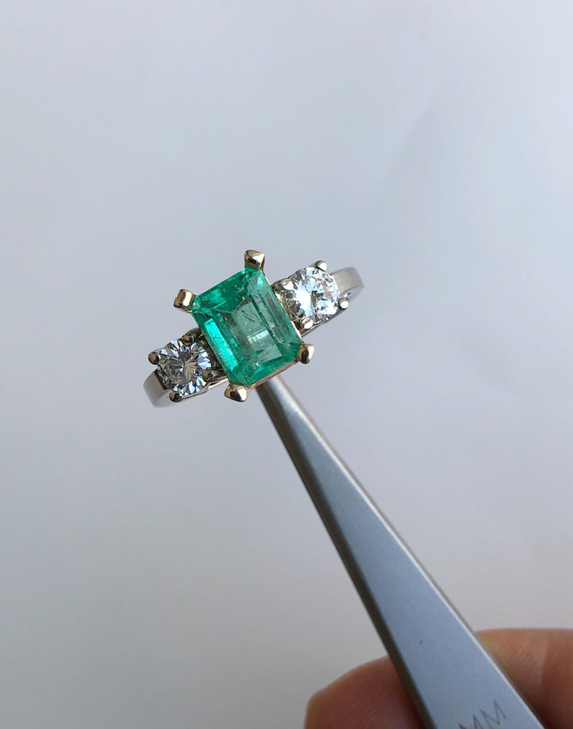 Contemporary 2.50 Carat Natural Colombian Emerald Diamond Engagement Ring 14 Karat
