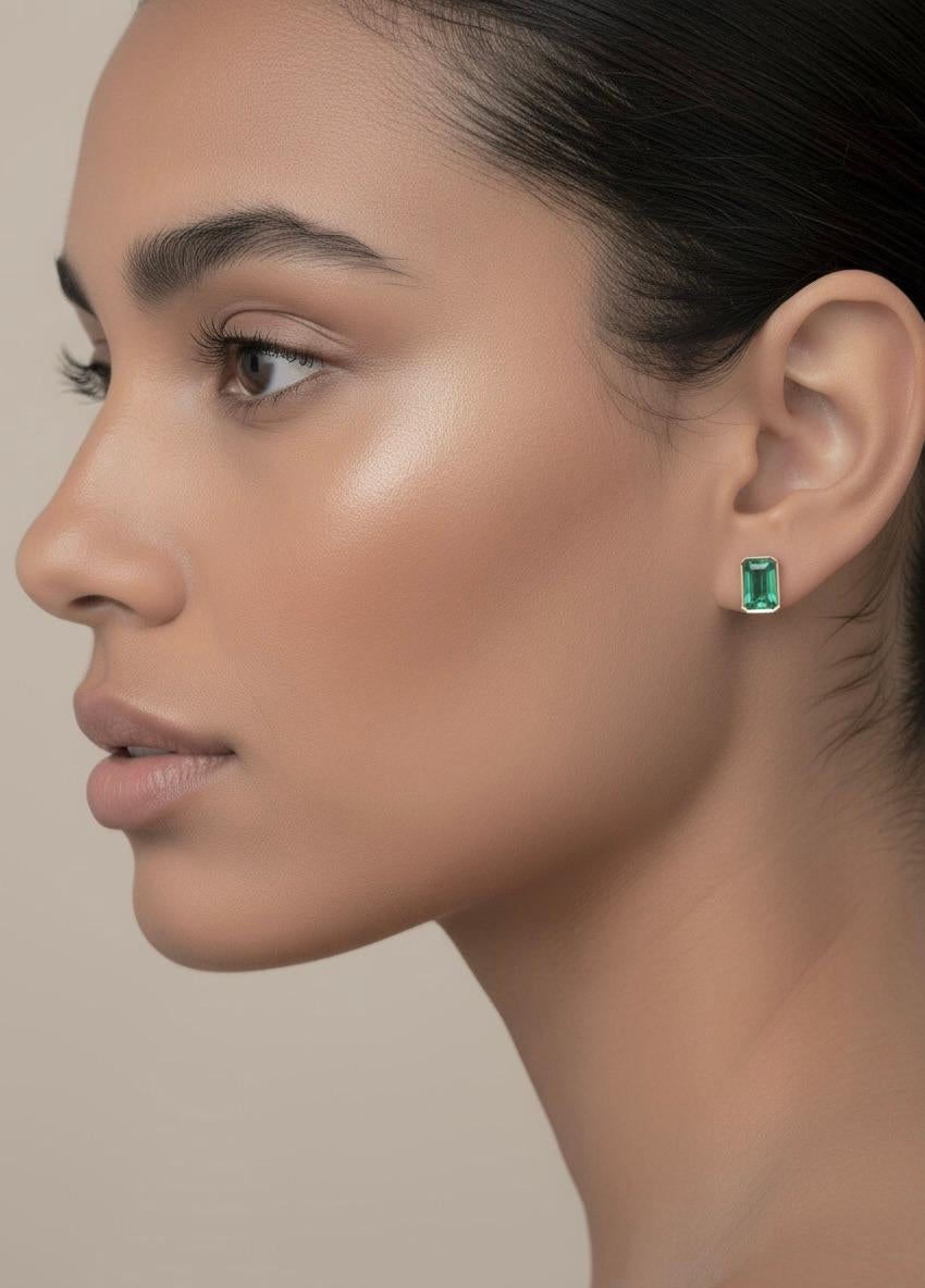 Élégant et idéal pour les vêtements de tous les jours boucles d'oreilles clou émeraude colombienne naturelle or jaune 18 carats, étonnante couleur vert vibrant !!!
Pierres primaires : Emeraudes de Colombie 100% naturelles
Couleur/ Clarté : FINE Vert