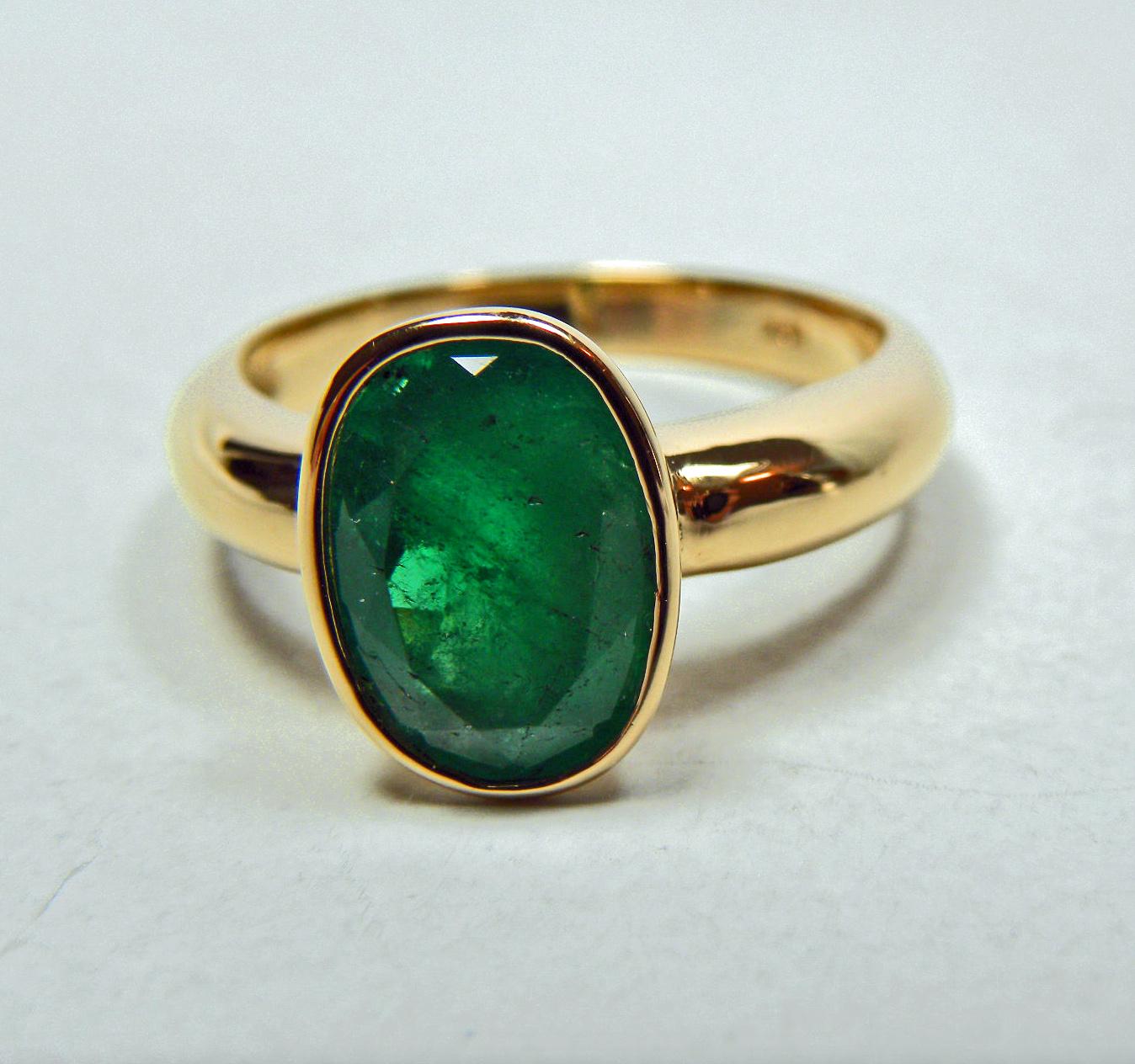 Women's 2.50 Carat Natural Colombian Emerald Solitaire Engagement Ring 18 Karat Gold