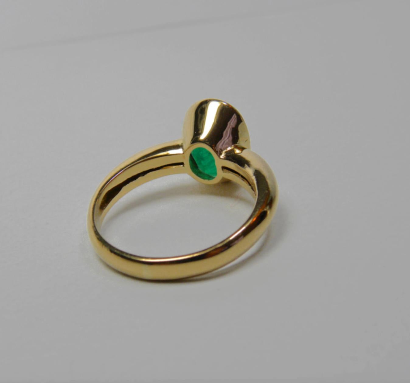2.50 Carat Natural Colombian Emerald Solitaire Engagement Ring 18 Karat Gold 4
