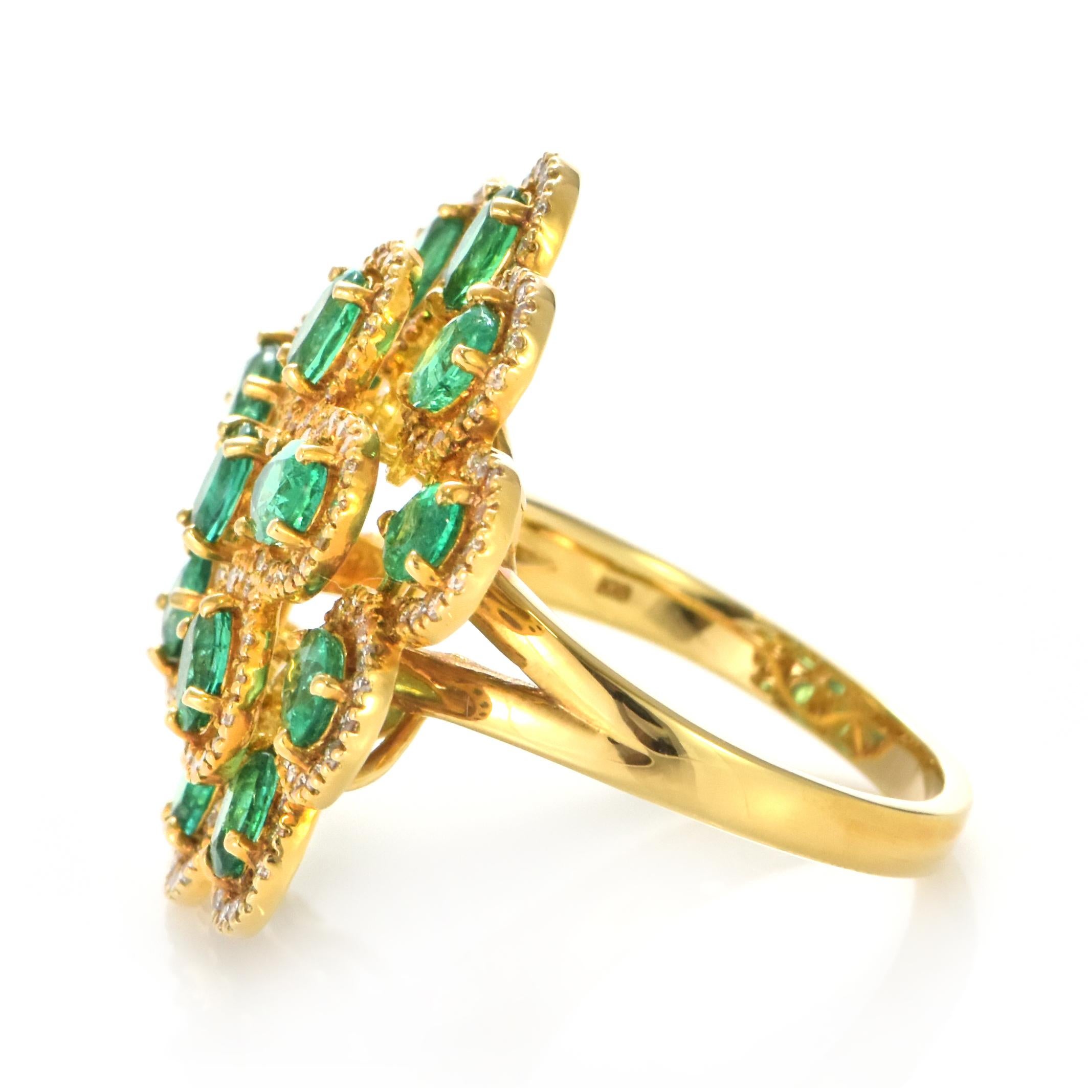 Anillo Cóctel de Esmeralda Natural y Diamantes de 2,50 Quilates en Oro de 18 Kilates en Nuevo estado para la venta en Tokyo, JP