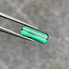 2,50 carati di tormalina naturale della laguna tagliata a smeraldo e sfaccettata a lungo