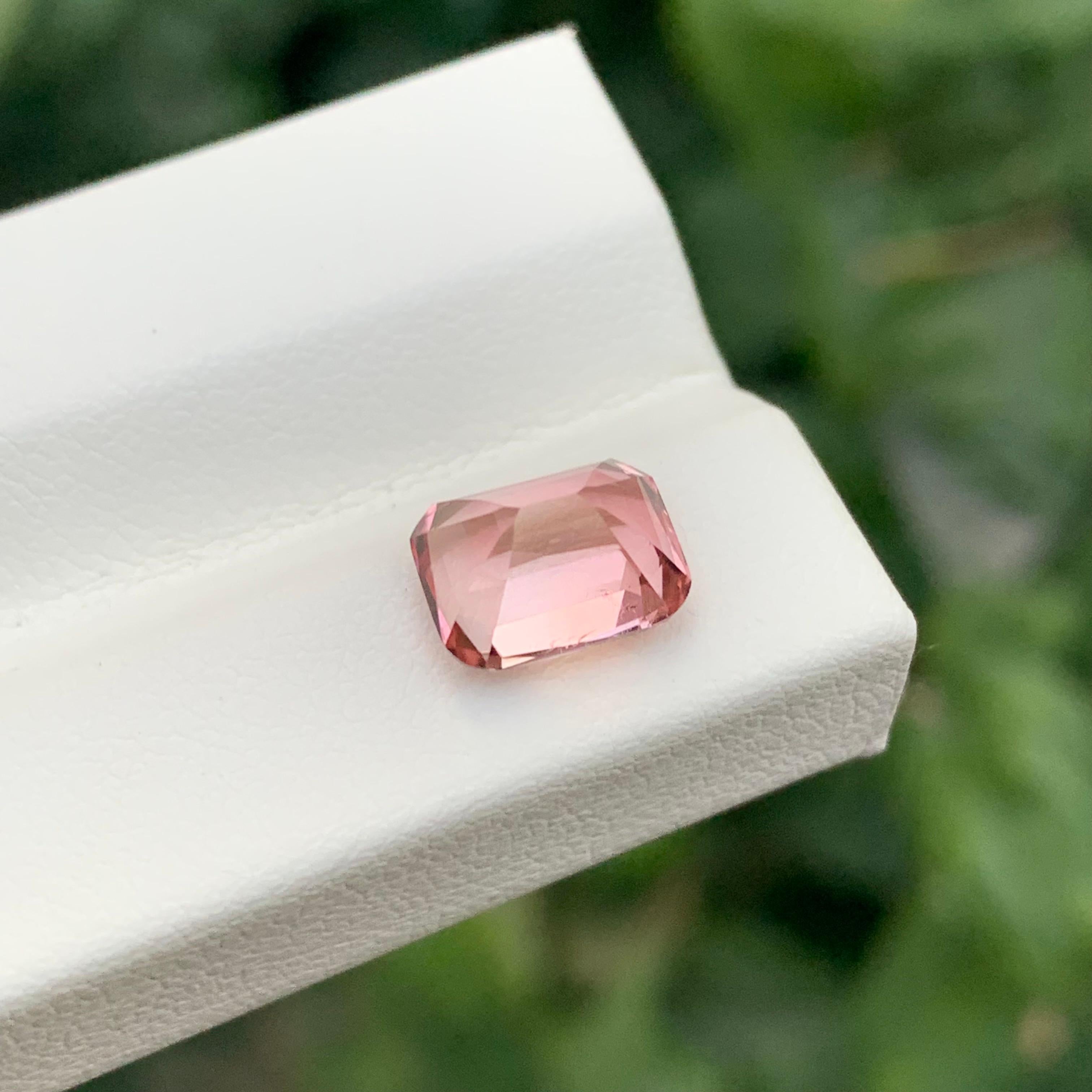 2.50 Carat Natural Loose Baby Pink Tourmaline Cushion Shape Gem en vente 1