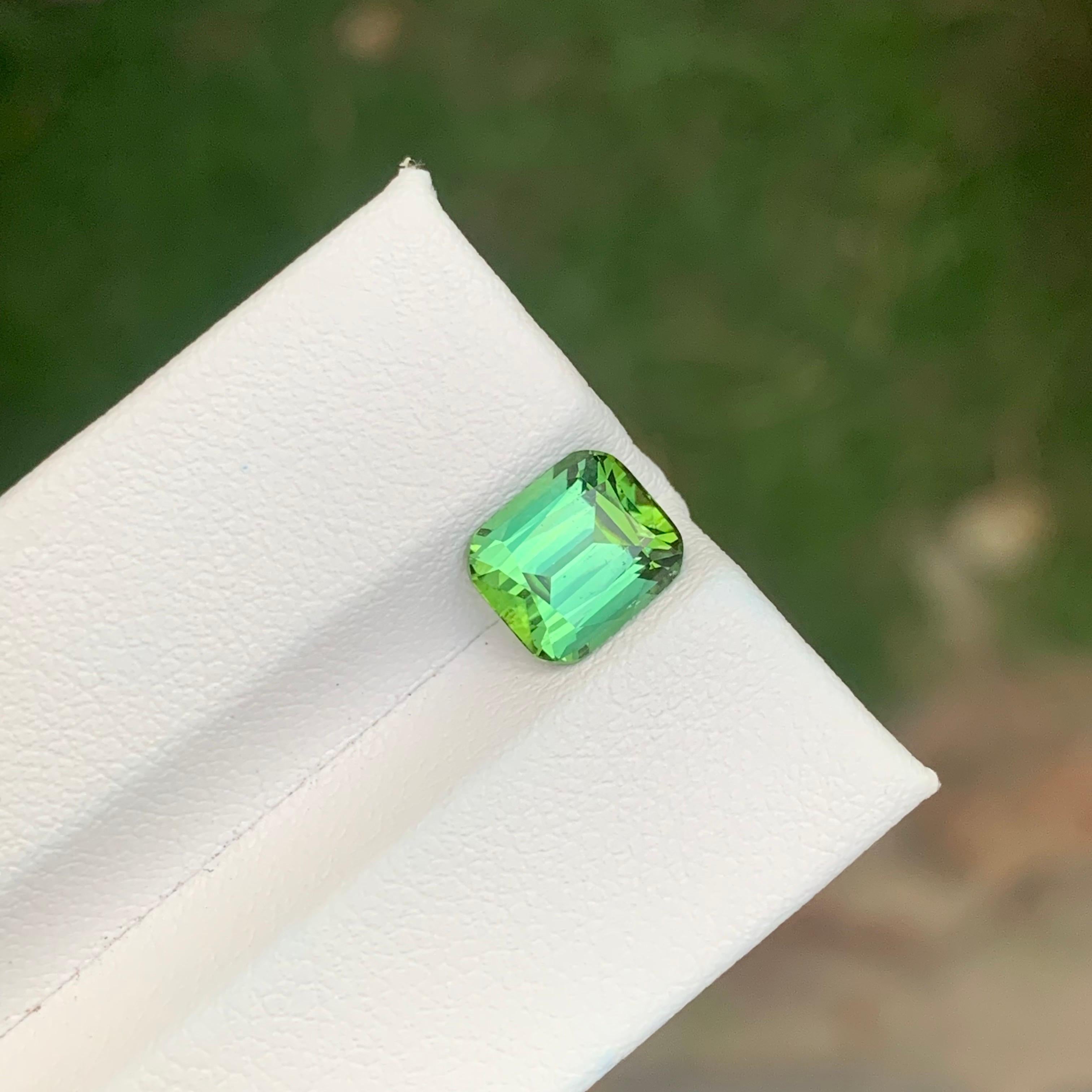 2.50 carati di tormalina verde brillante sciolta naturale a forma di cuscino in vendita 5