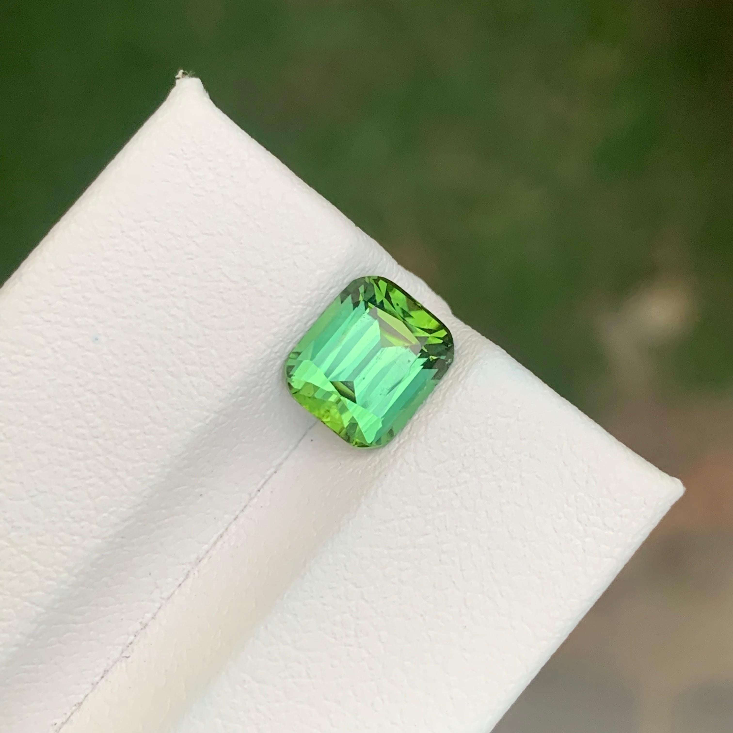 2.50 carati di tormalina verde brillante sciolta naturale a forma di cuscino in vendita 6