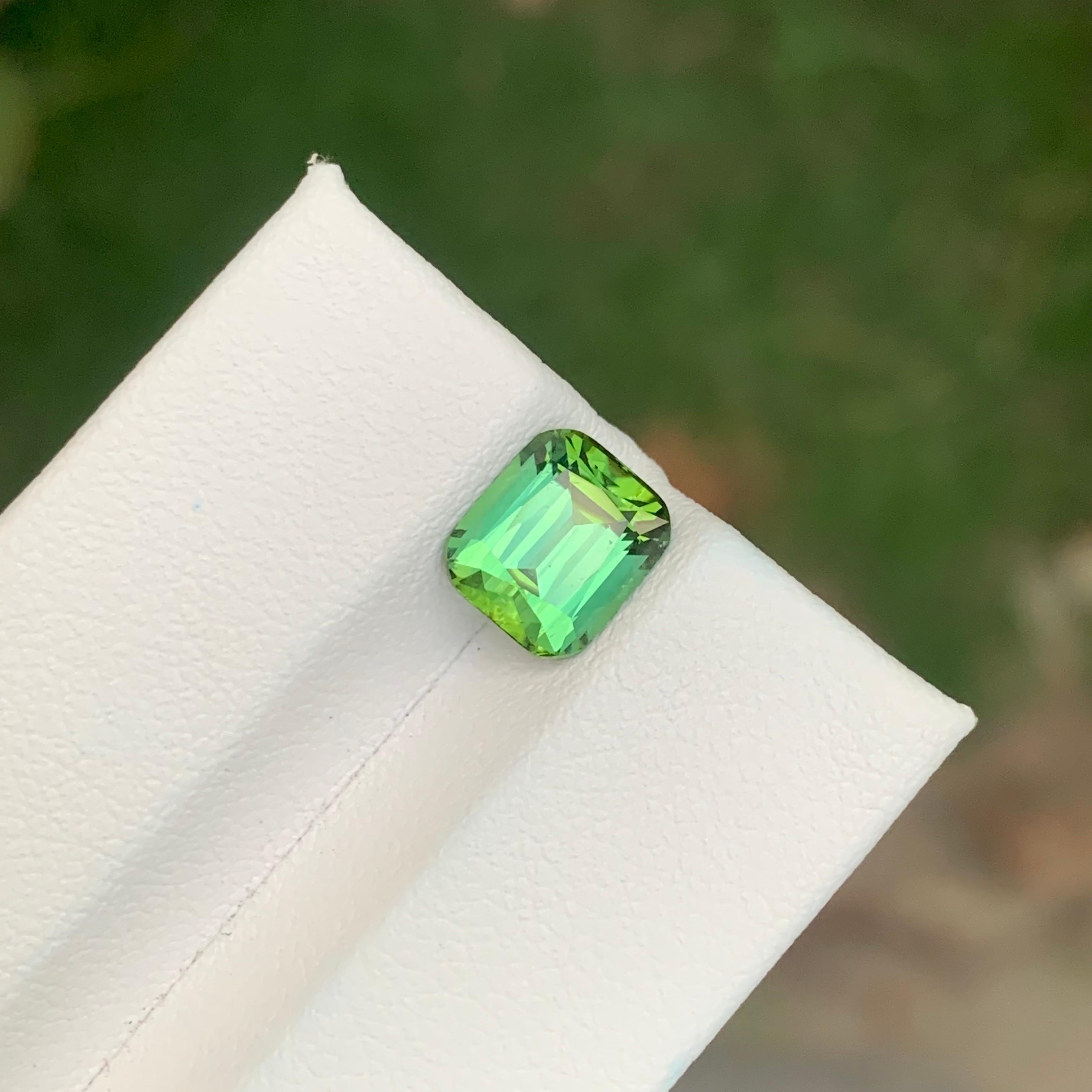 2.50 carati di tormalina verde brillante sciolta naturale a forma di cuscino in vendita 7