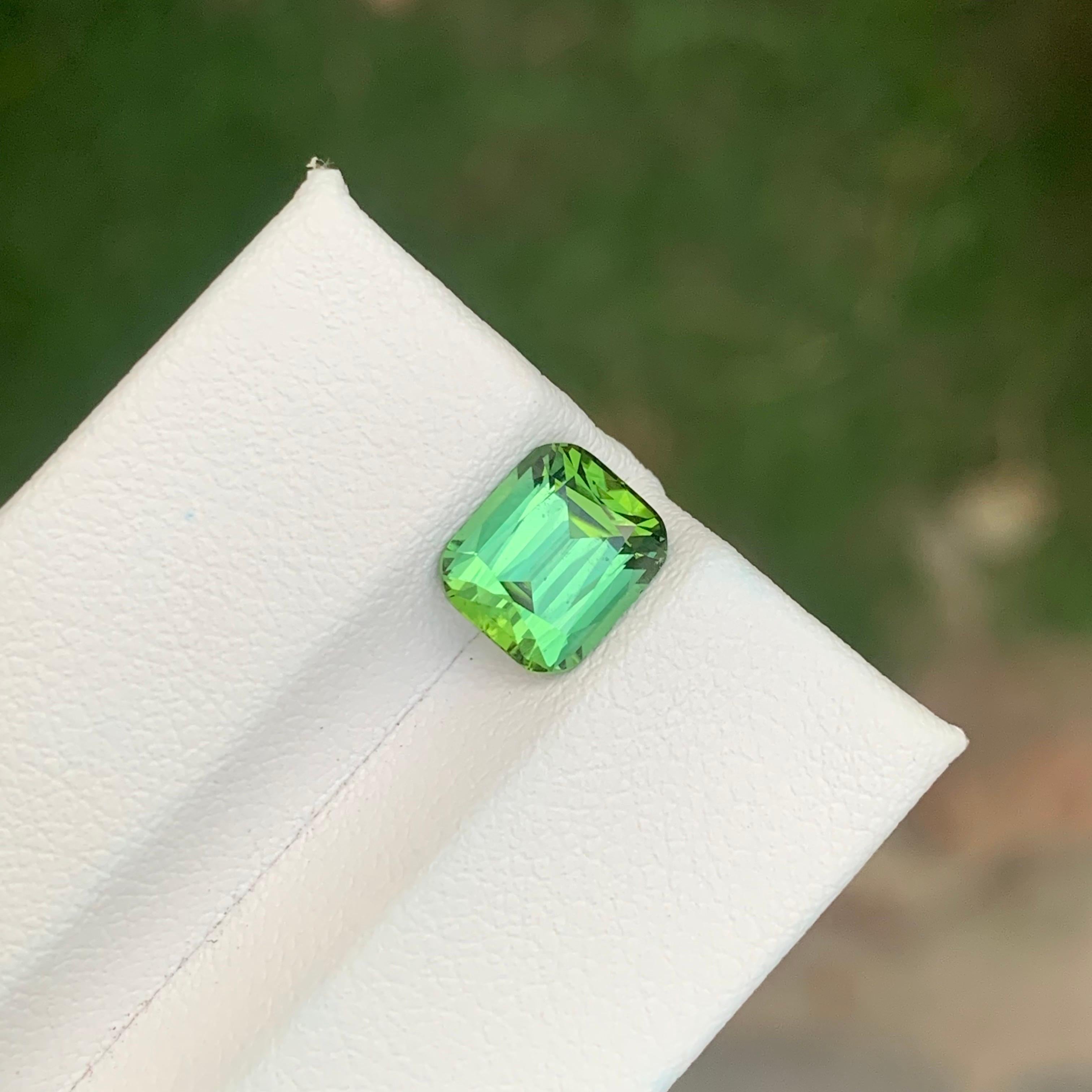 da uomo o donna 2.50 carati di tormalina verde brillante sciolta naturale a forma di cuscino in vendita