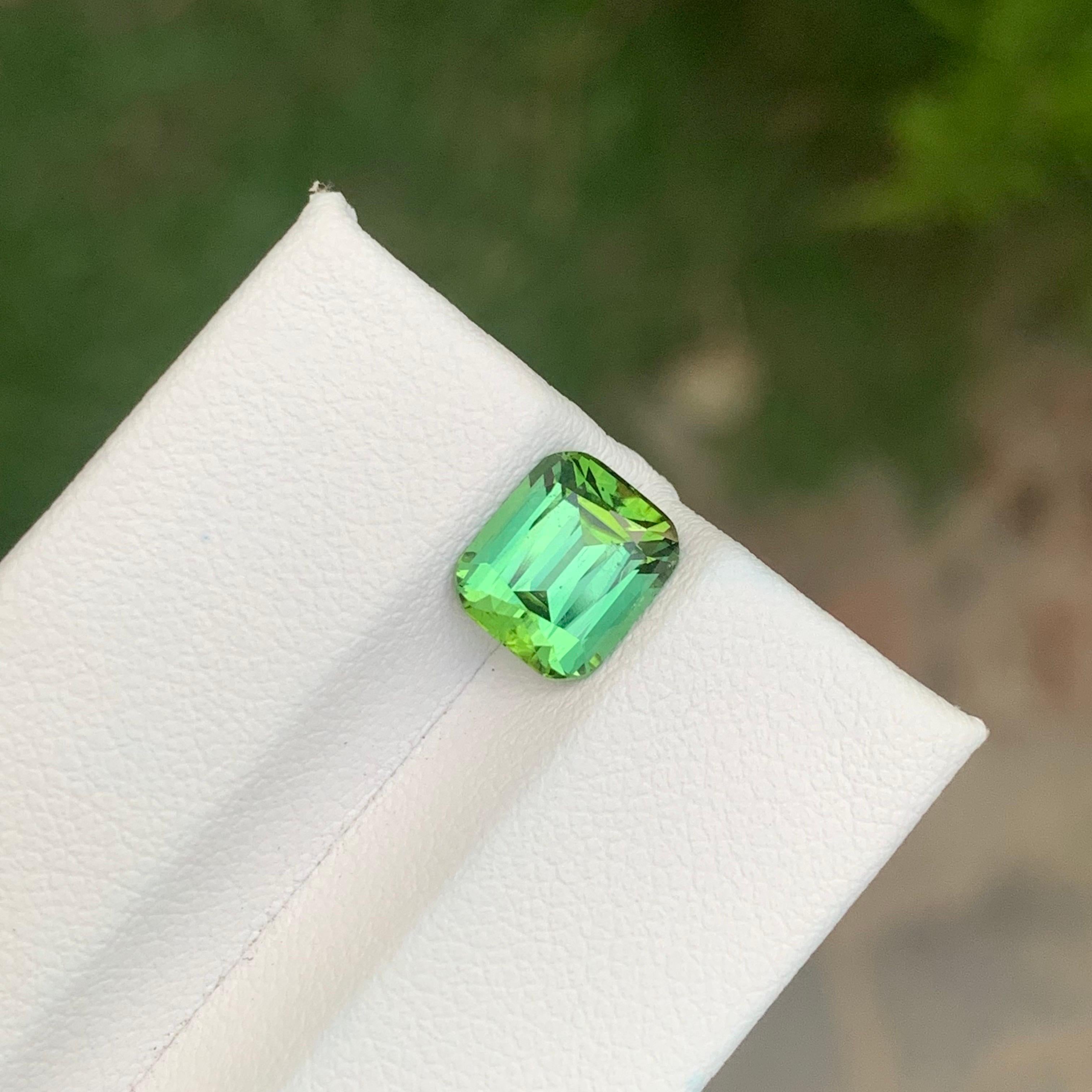 2.50 carati di tormalina verde brillante sciolta naturale a forma di cuscino in vendita 3