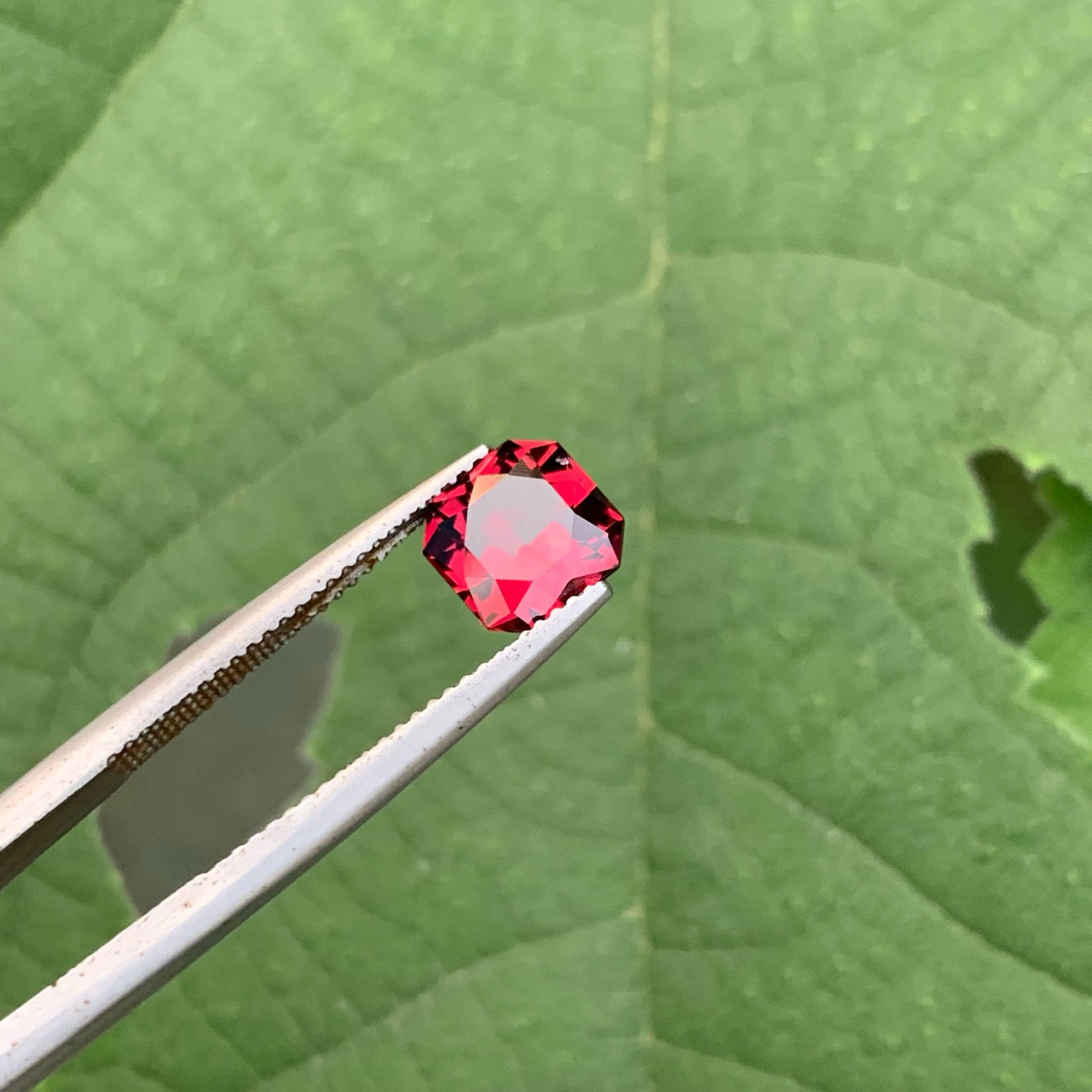 2.50 Carat Natural Loose Bright Red Garnet Custom Precision Cut African Gemstone (Grenat rouge brillant en vrac, taillé sur mesure) Neuf - En vente à Bangkok, TH