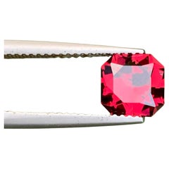 2.50 Carat Natural Loose Bright Red Garnet Custom Precision Cut African Gemstone (Grenat rouge brillant en vrac, taillé sur mesure)