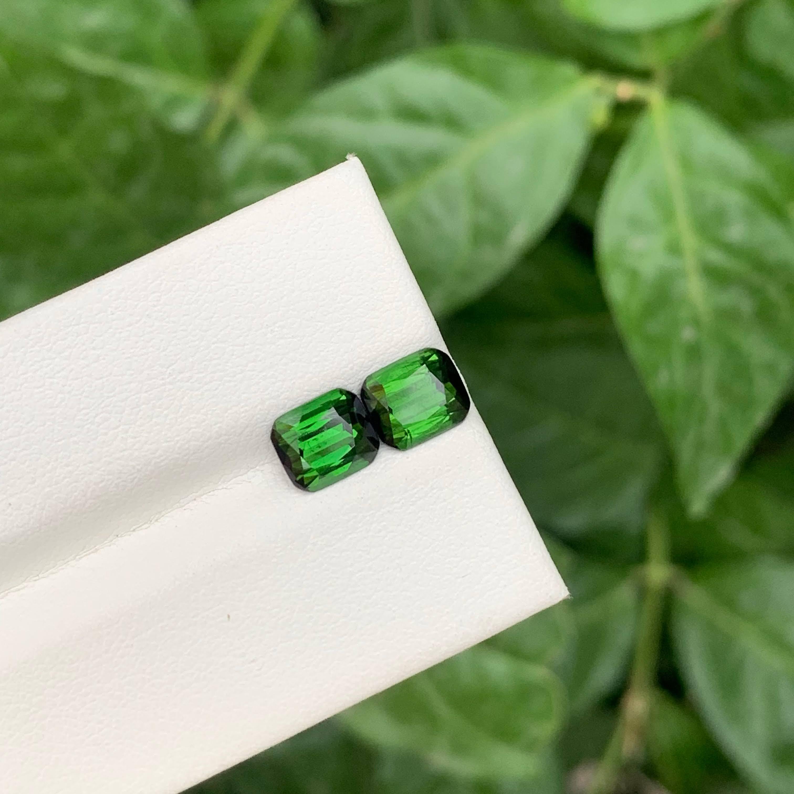 2.50 Carat Natural Loose Deep Green Tourmaline Pair Cushion Cut Afghan Gemstone (pierre précieuse afghane) Neuf - En vente à Bangkok, TH