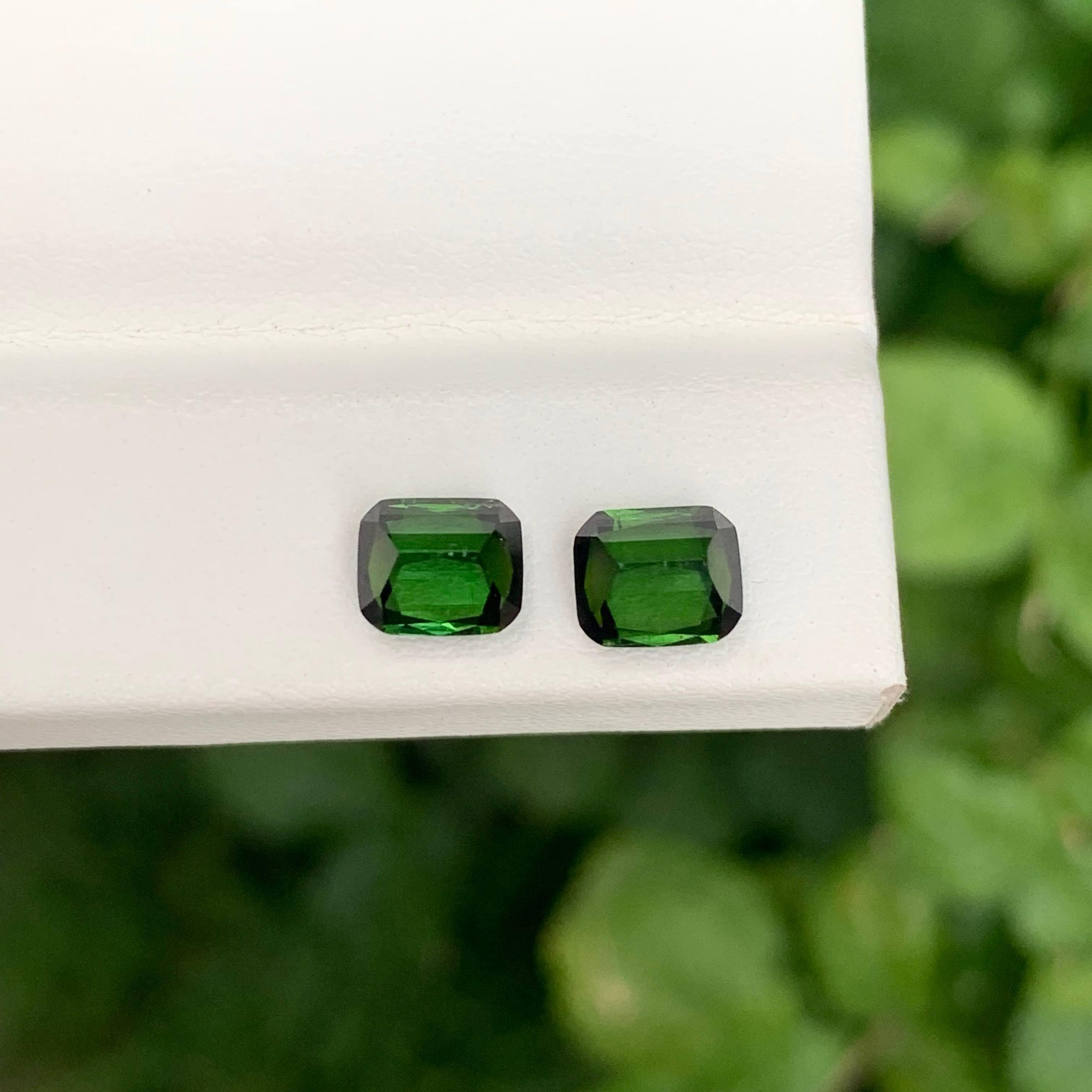 2.50 Carat Natural Loose Deep Green Tourmaline Pair Cushion Cut Afghan Gemstone (pierre précieuse afghane) Unisexe en vente