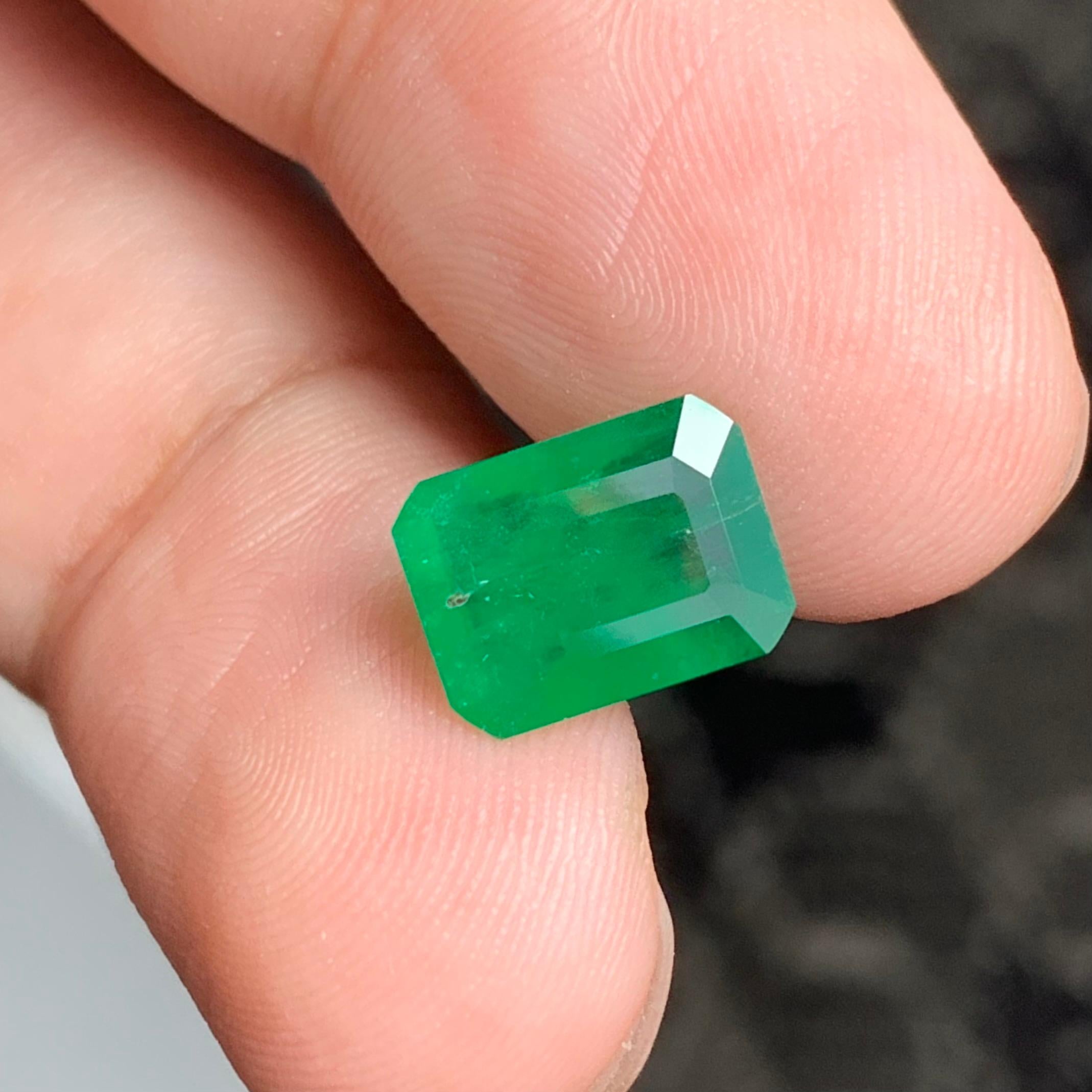 AA Quality 2.50 Carat Natural Loose Emerald Ring Gemstone Swat Pakistan Mine For Sale 4