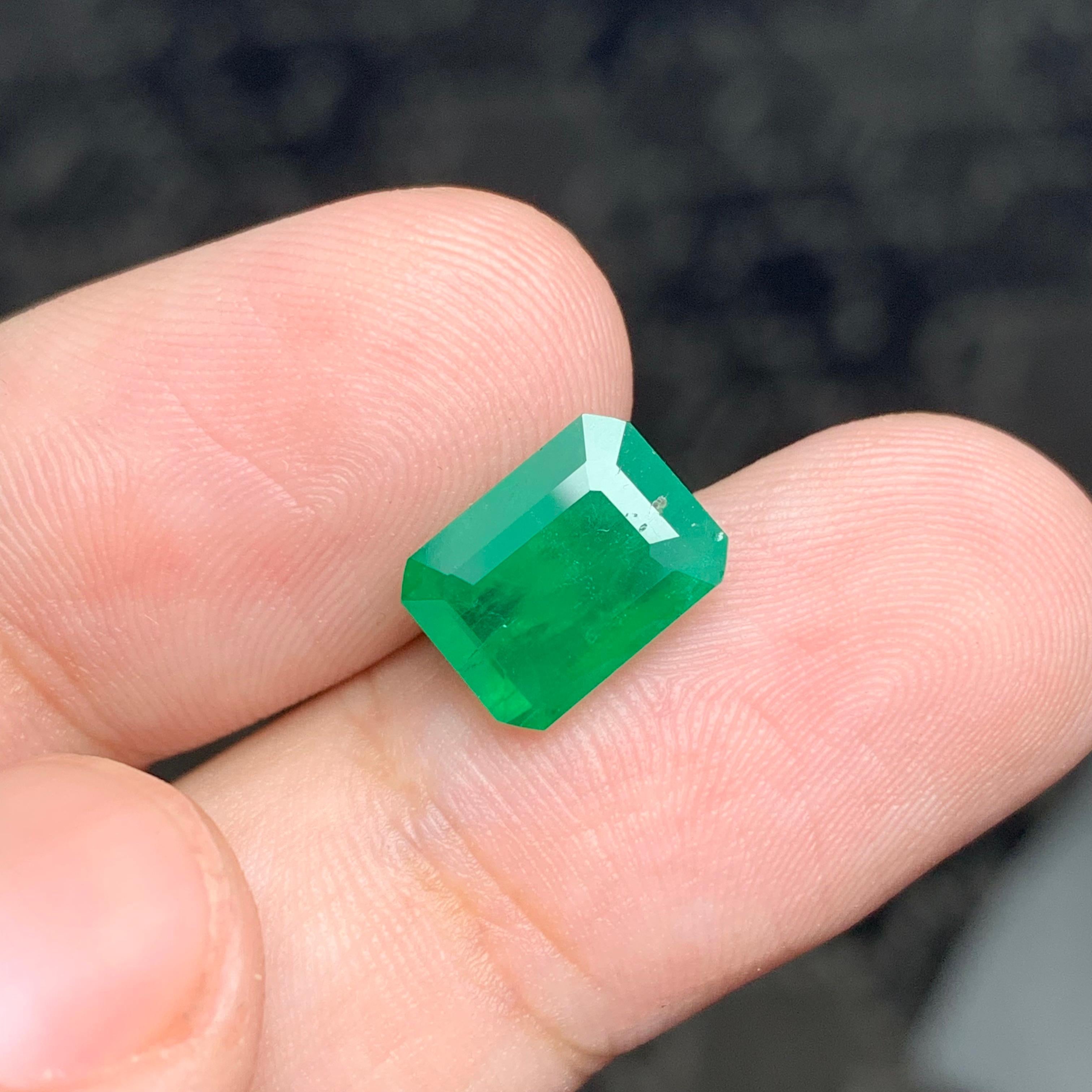 AA Quality 2.50 Carat Natural Loose Emerald Ring Gemstone Swat Pakistan Mine For Sale 5
