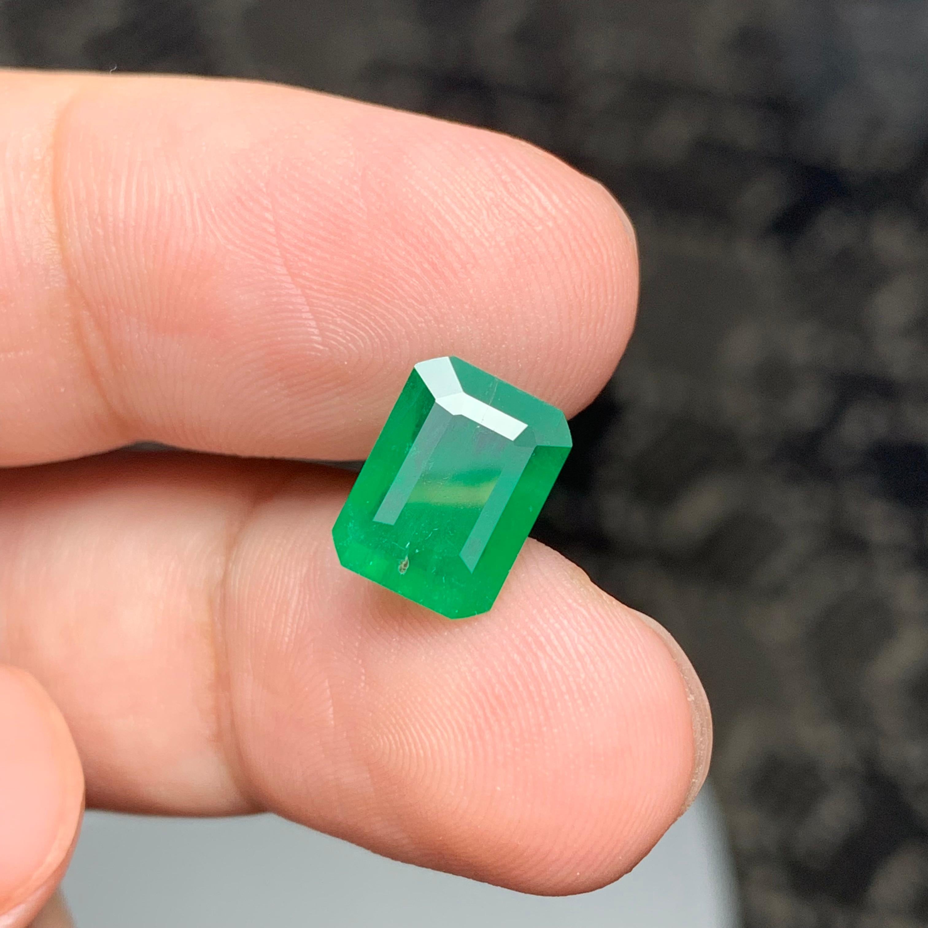 AA Quality 2.50 Carat Natural Loose Emerald Ring Gemstone Swat Pakistan Mine For Sale 3