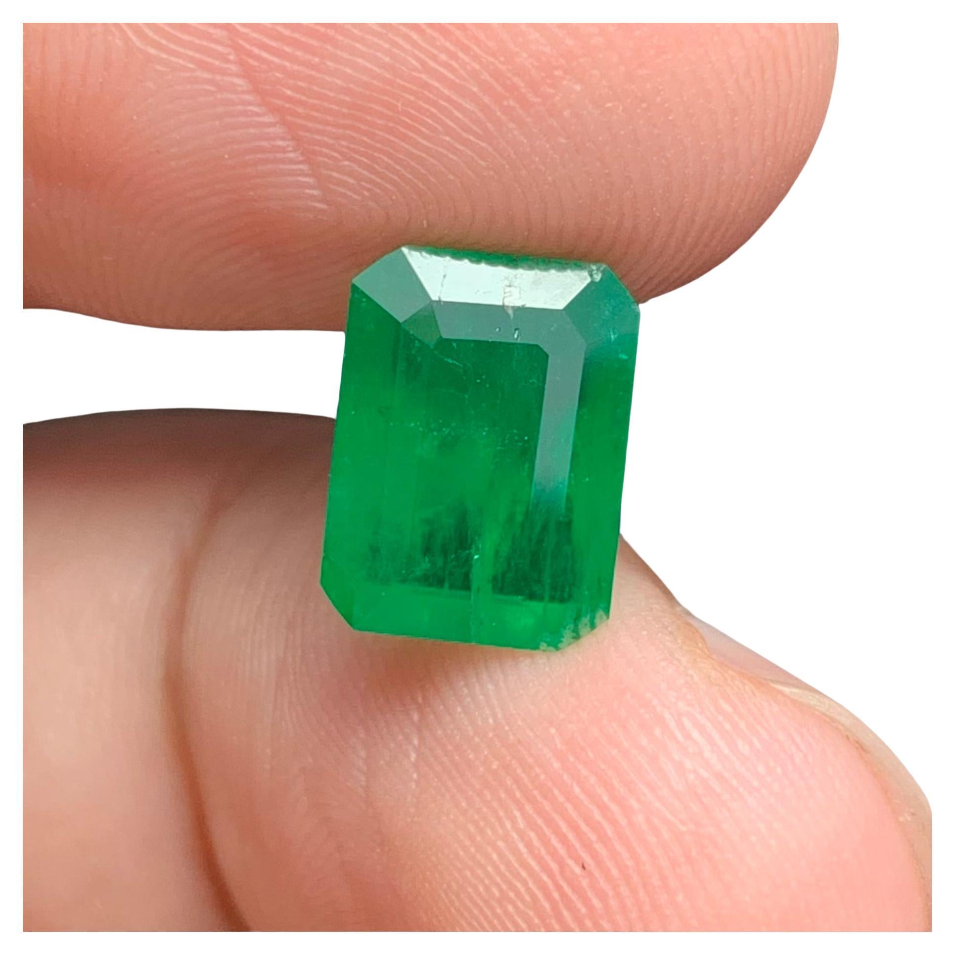 AA Quality 2.50 Carat Natural Loose Emerald Ring Gemstone Swat Pakistan Mine For Sale