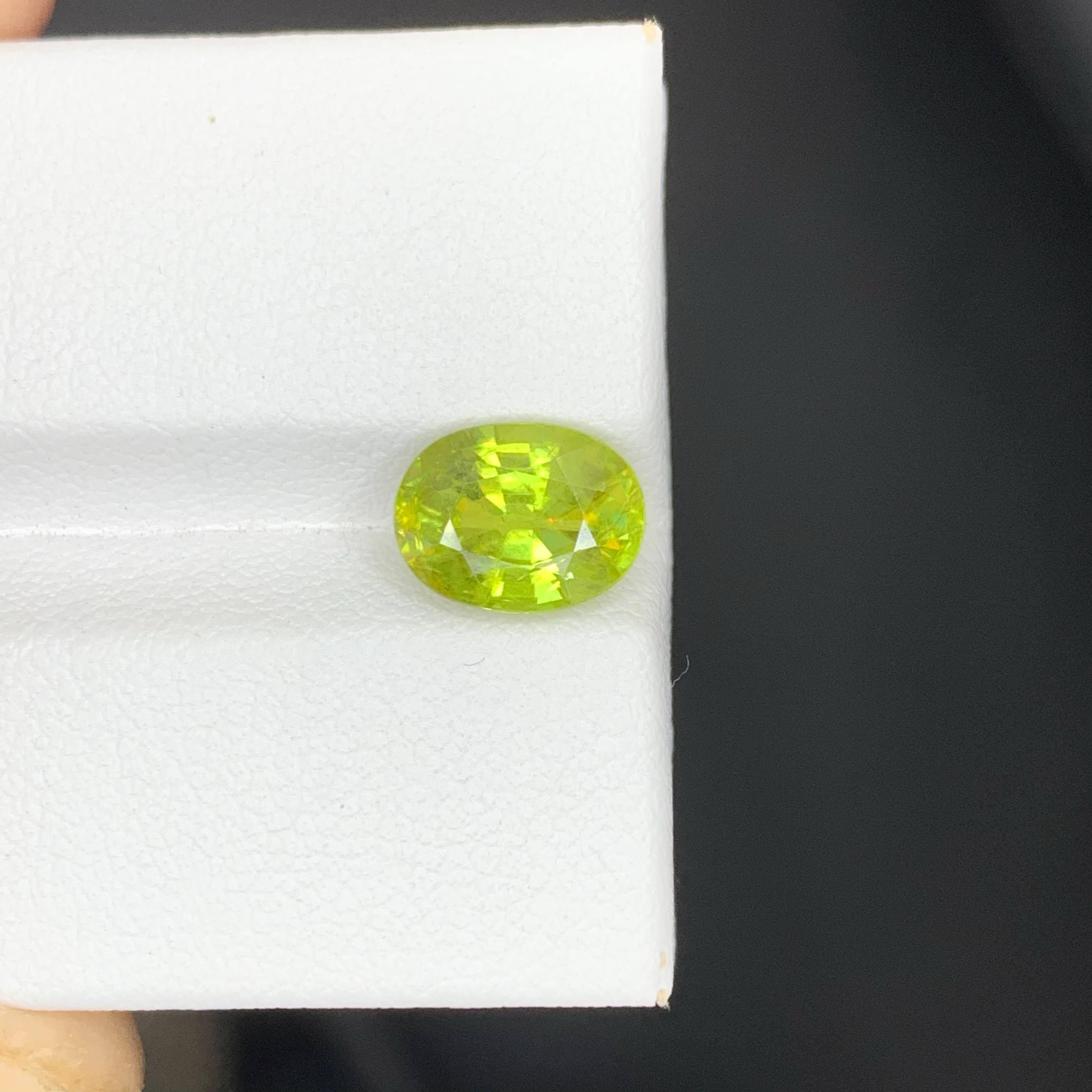 Piedra verde esfena suelta natural de 2,50 quilates con forma ovalada de Madagascar en venta 4