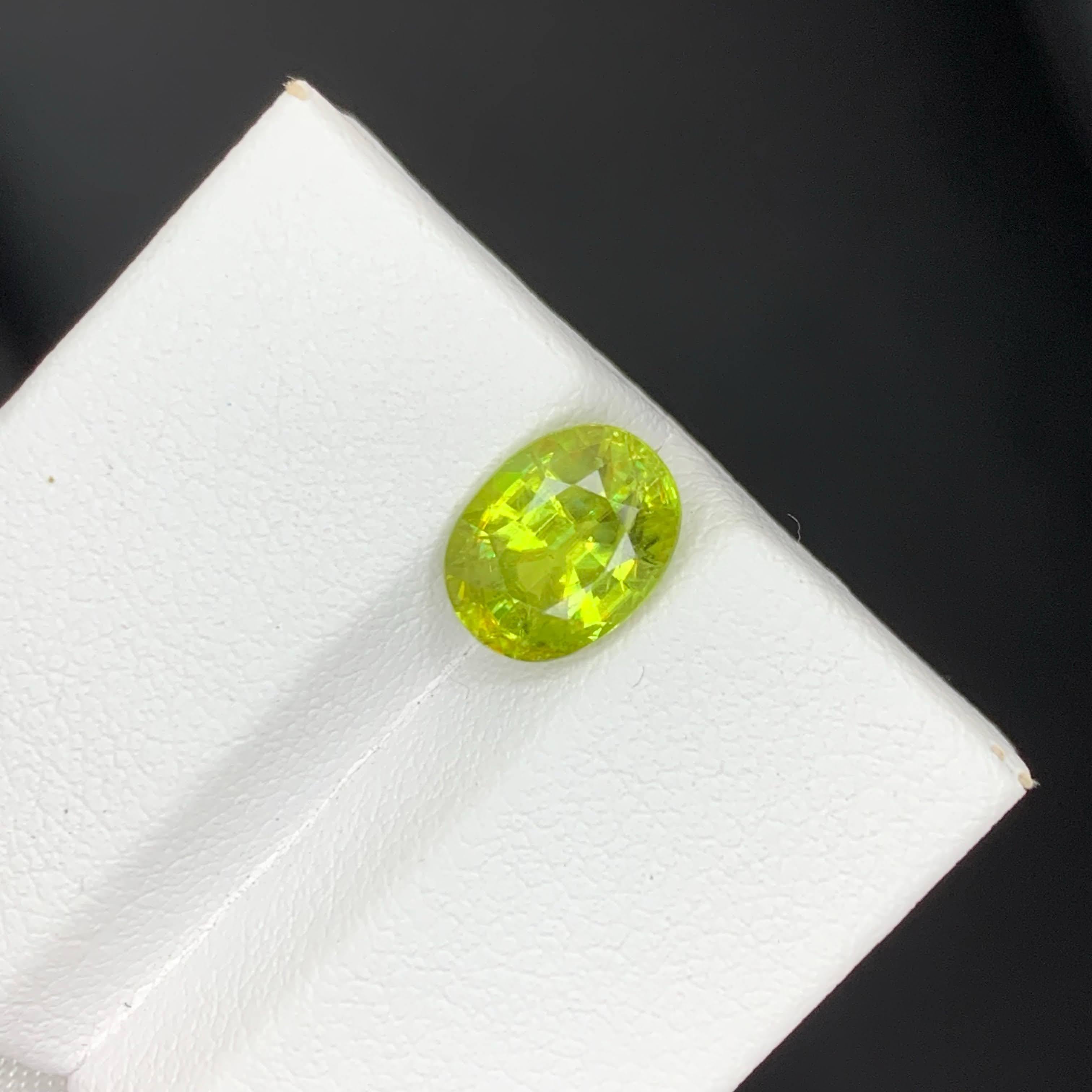 Piedra verde esfena suelta natural de 2,50 quilates con forma ovalada de Madagascar en venta 5