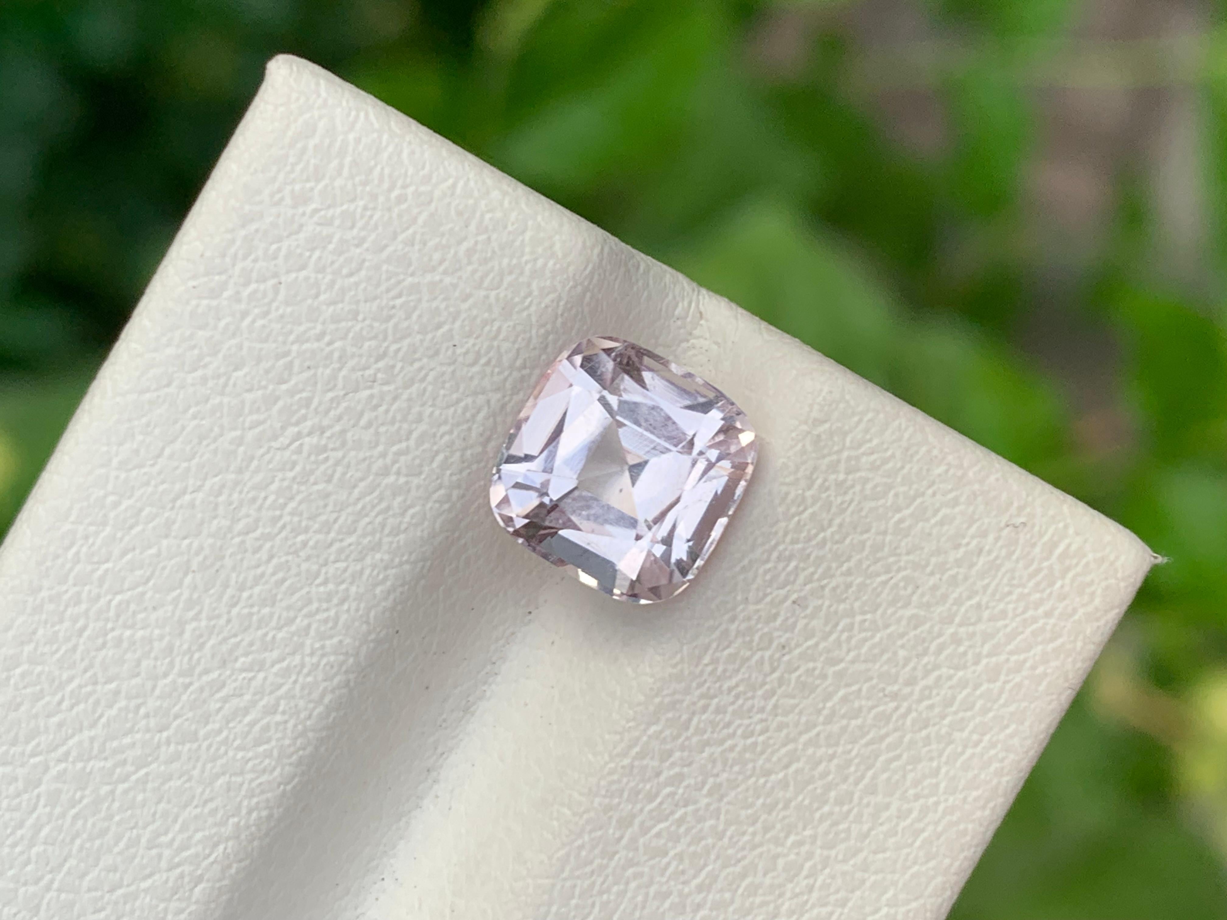 2.50 Carat Natural Loose Light Pink Tourmaline Cushion Shape Gem For Jewellery (Tourmaline rose pâle en forme de coussin pour bijoux) en vente 4