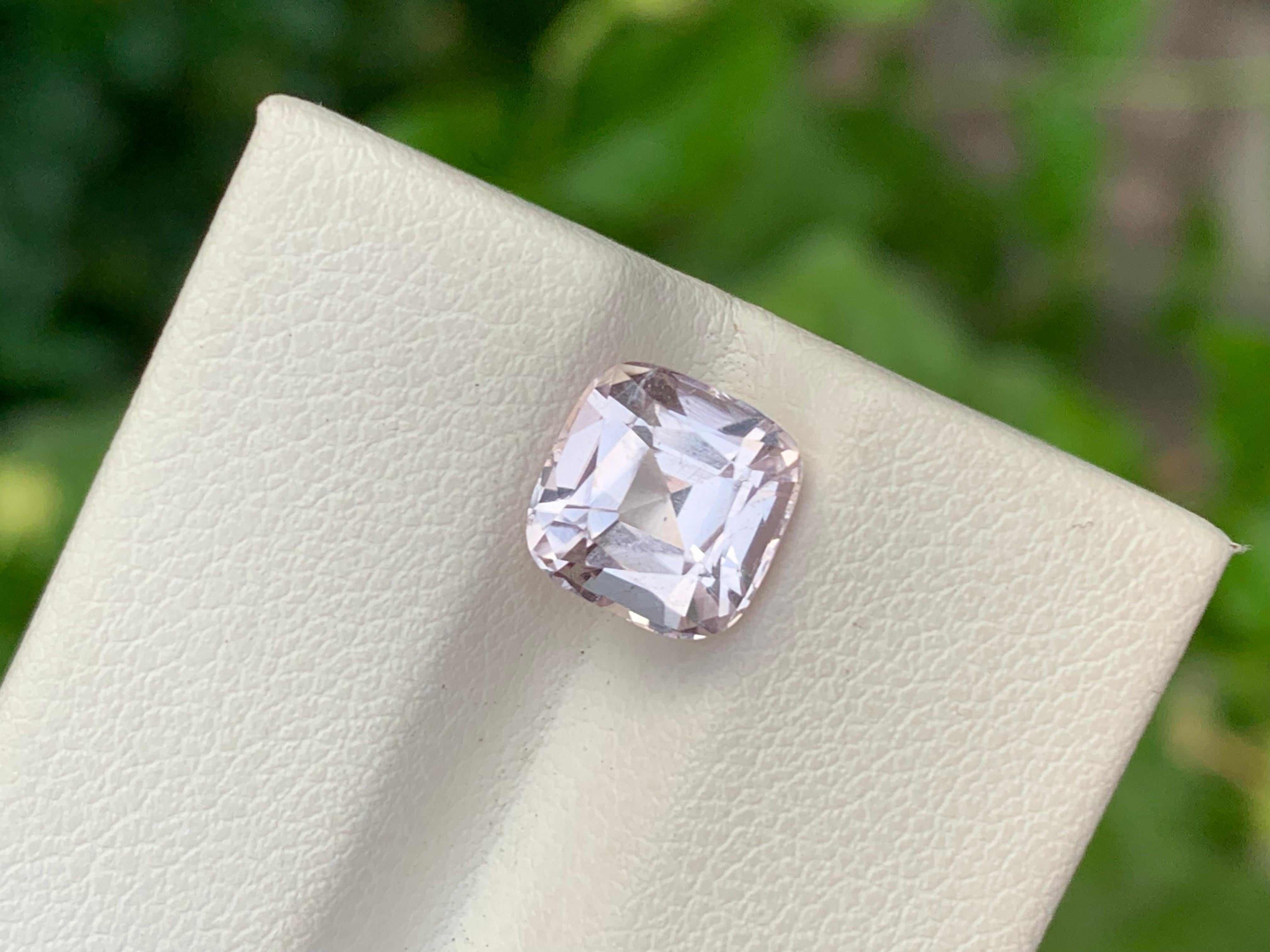 2.50 Carat Natural Loose Light Pink Tourmaline Cushion Shape Gem For Jewellery (Tourmaline rose pâle en forme de coussin pour bijoux) en vente 5