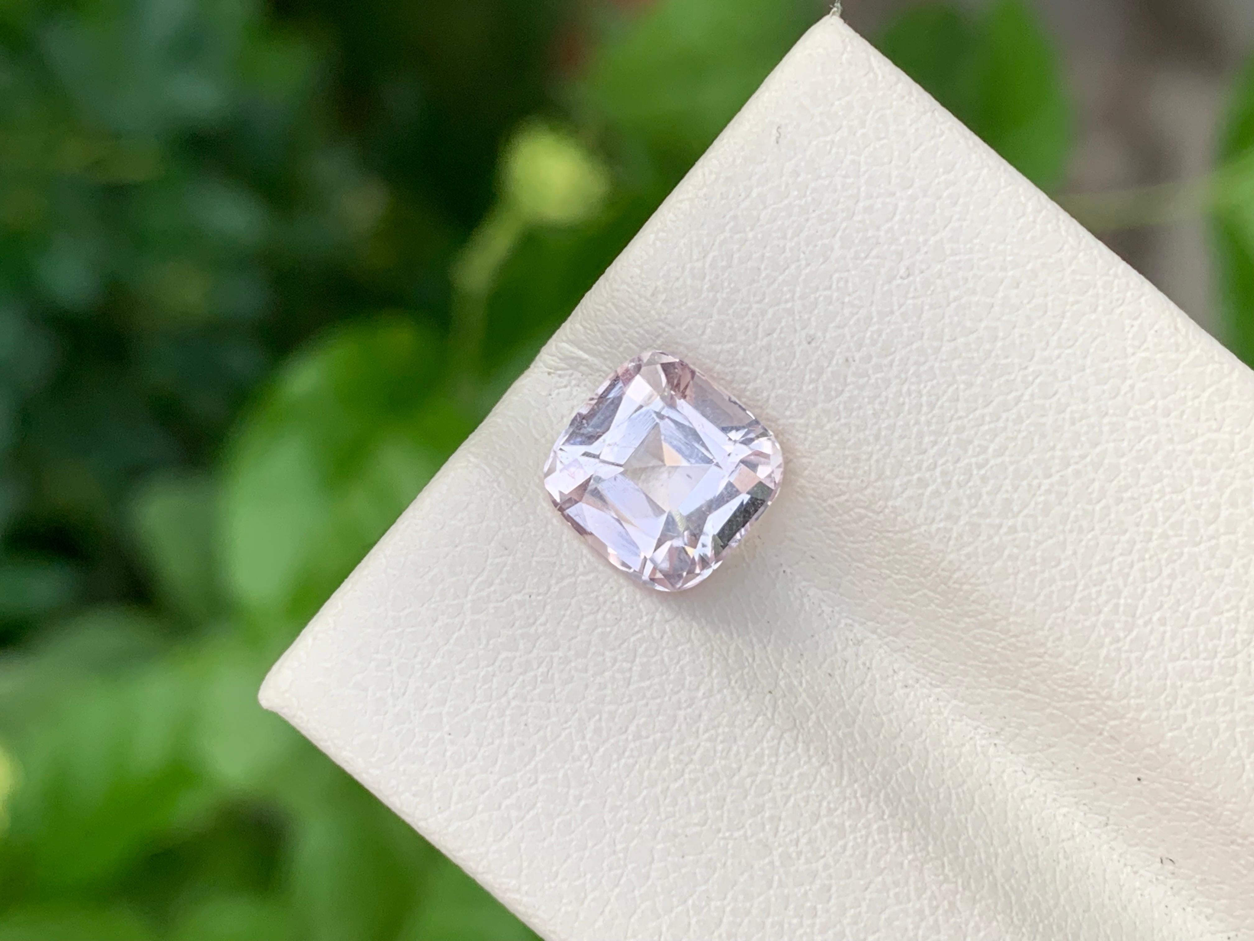 Taille coussin 2.50 Carat Natural Loose Light Pink Tourmaline Cushion Shape Gem For Jewellery (Tourmaline rose pâle en forme de coussin pour bijoux) en vente