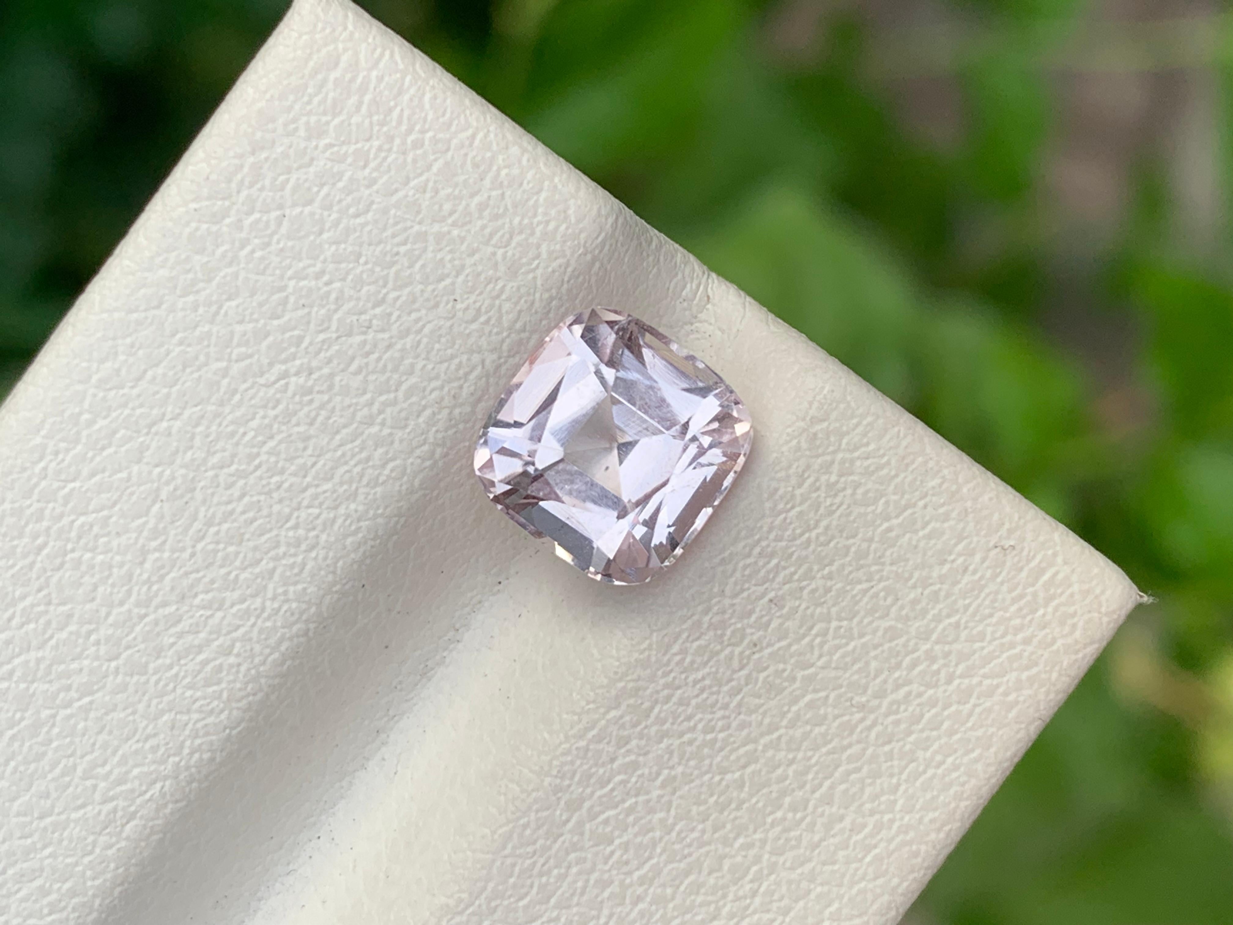 2.50 Carat Natural Loose Light Pink Tourmaline Cushion Shape Gem For Jewellery (Tourmaline rose pâle en forme de coussin pour bijoux) en vente 1