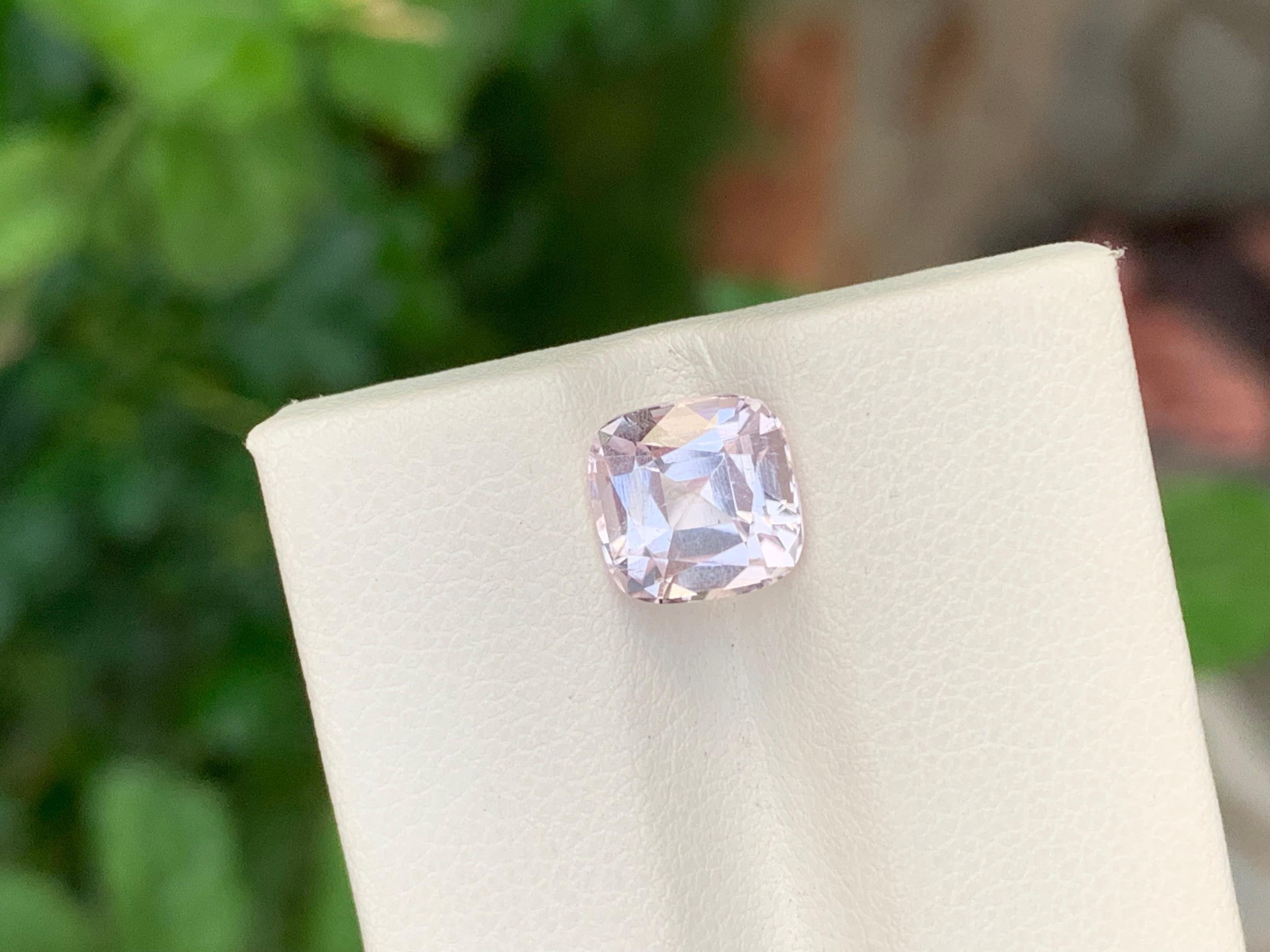 2.50 Carat Natural Loose Light Pink Tourmaline Cushion Shape Gem For Jewellery (Tourmaline rose pâle en forme de coussin pour bijoux) en vente 2