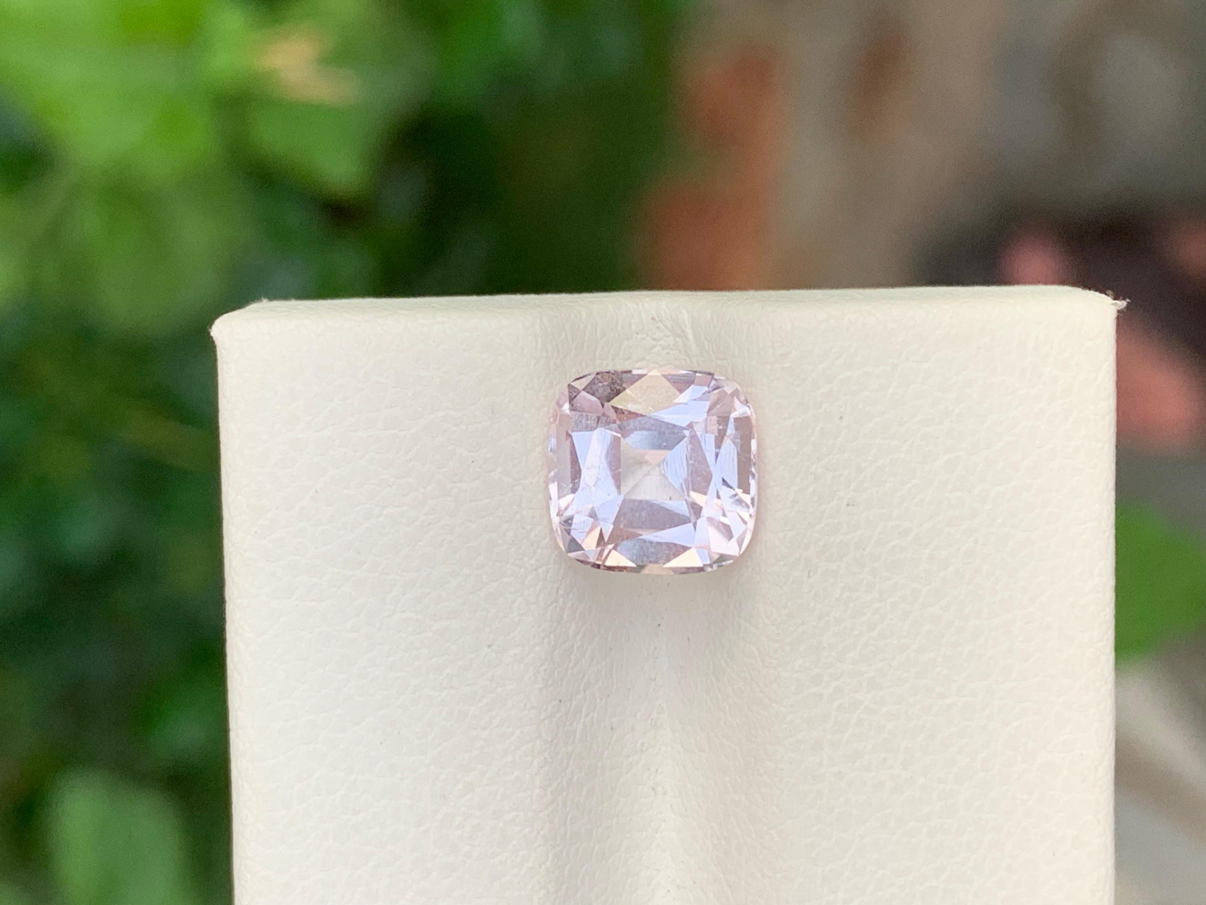 2.50 Carat Natural Loose Light Pink Tourmaline Cushion Shape Gem For Jewellery (Tourmaline rose pâle en forme de coussin pour bijoux) en vente 3