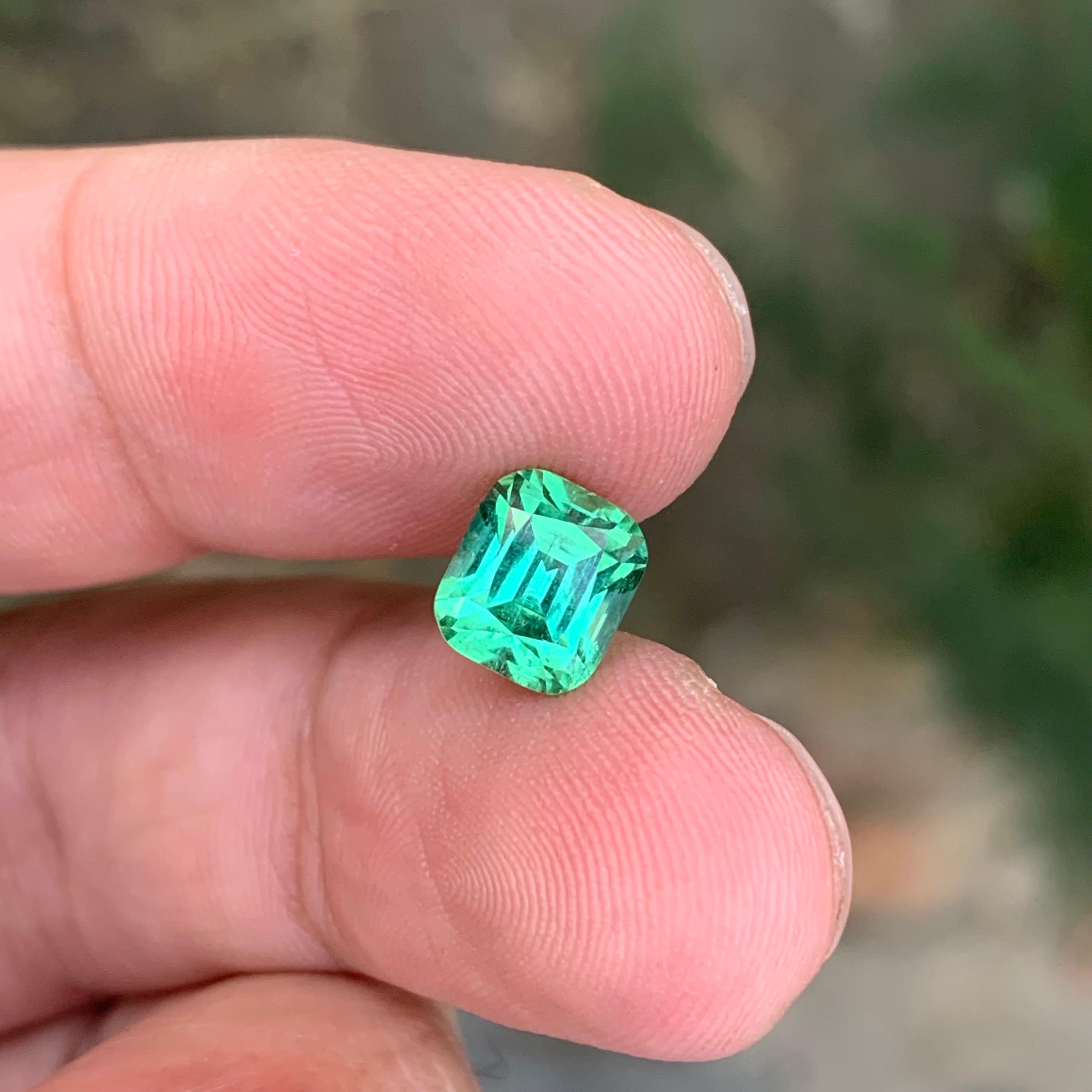 2.50 Carat Natural Loose Mint Green Tourmaline Cushion Shape Gemstone In New Condition For Sale In Peshawar, PK