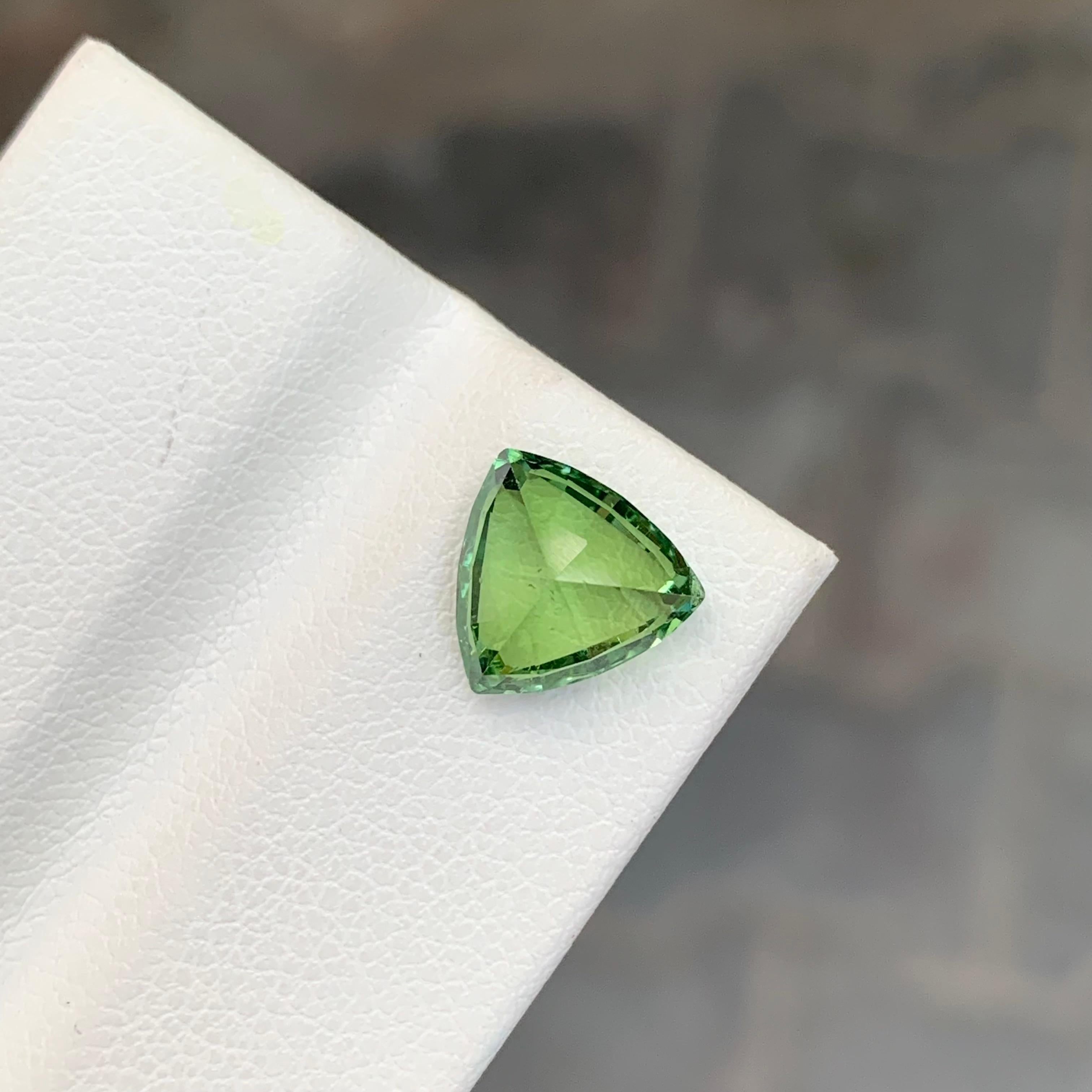 Gema suelta de turmalina verde menta en forma de trillón de 2,50 quilates naturales en venta 4