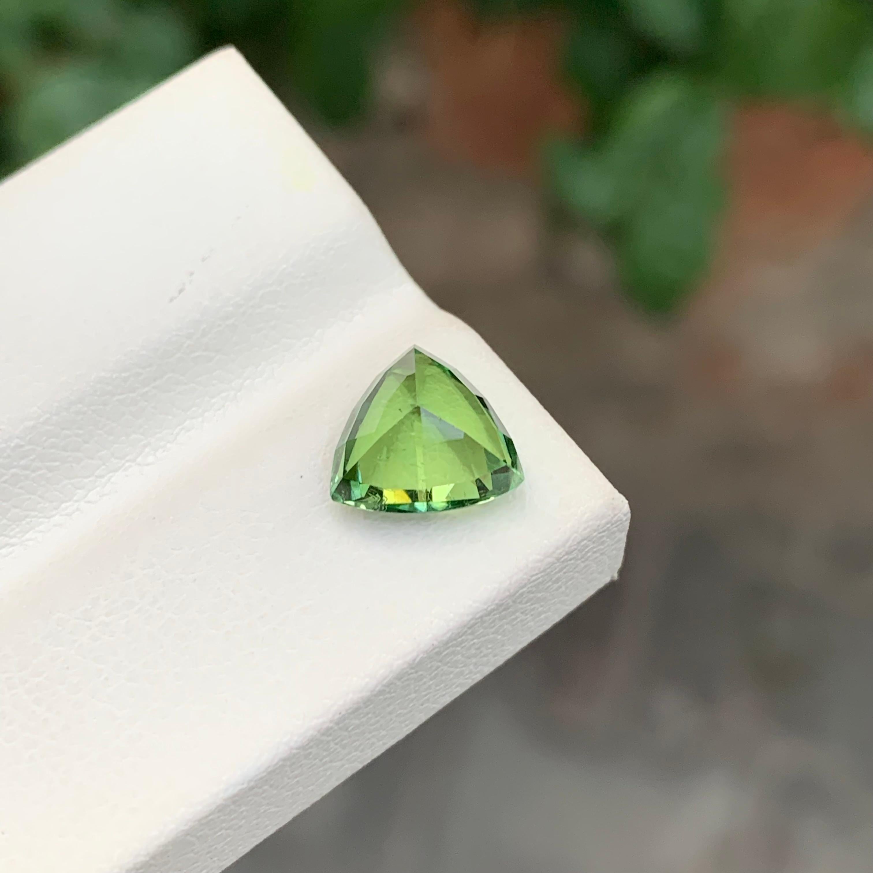 Gema suelta de turmalina verde menta en forma de trillón de 2,50 quilates naturales en venta 3
