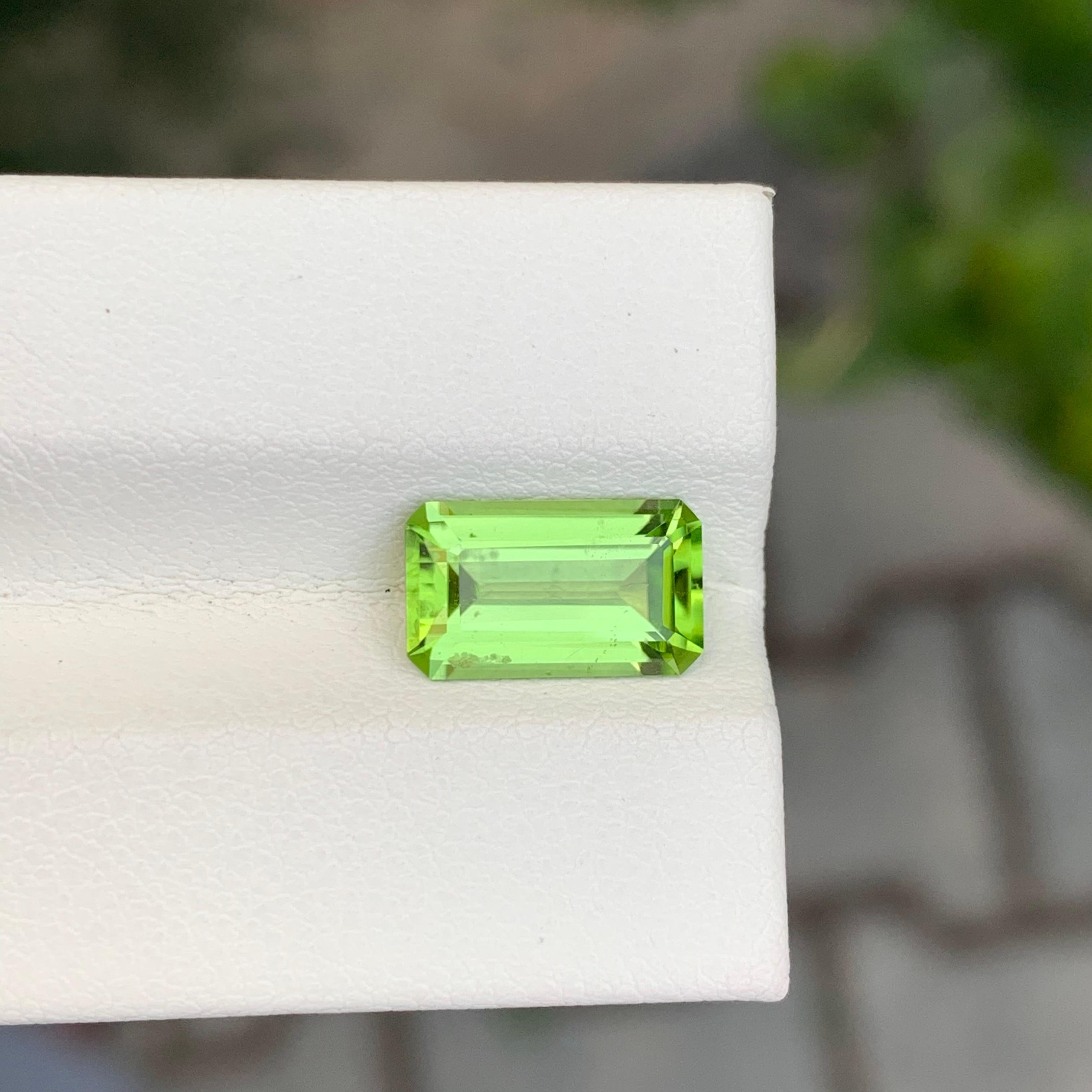 2.50 Karat natürlicher loser Peridot Smaragd Form Edelstein im Angebot 5