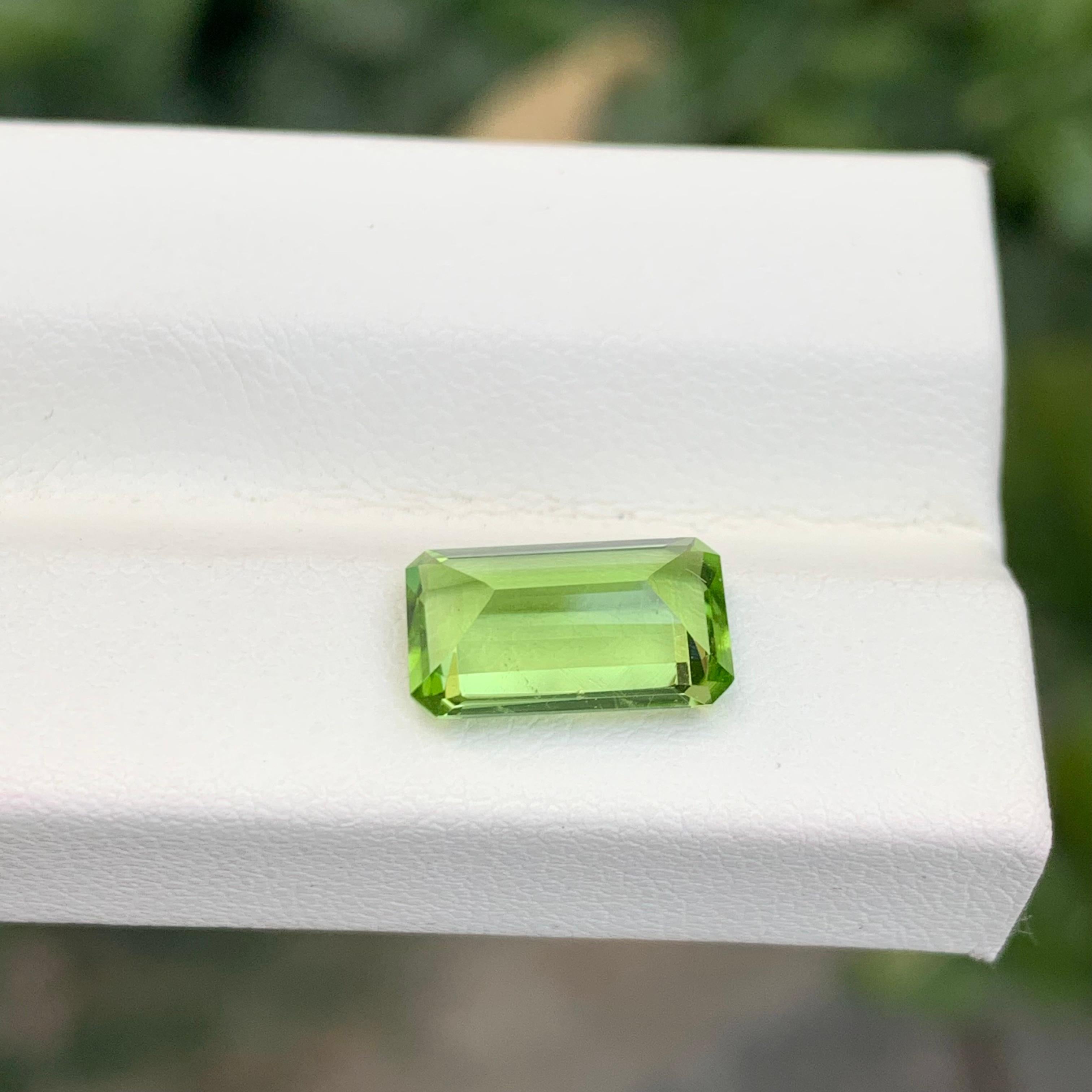 2.50 Karat natürlicher loser Peridot Smaragd Form Edelstein im Angebot 6