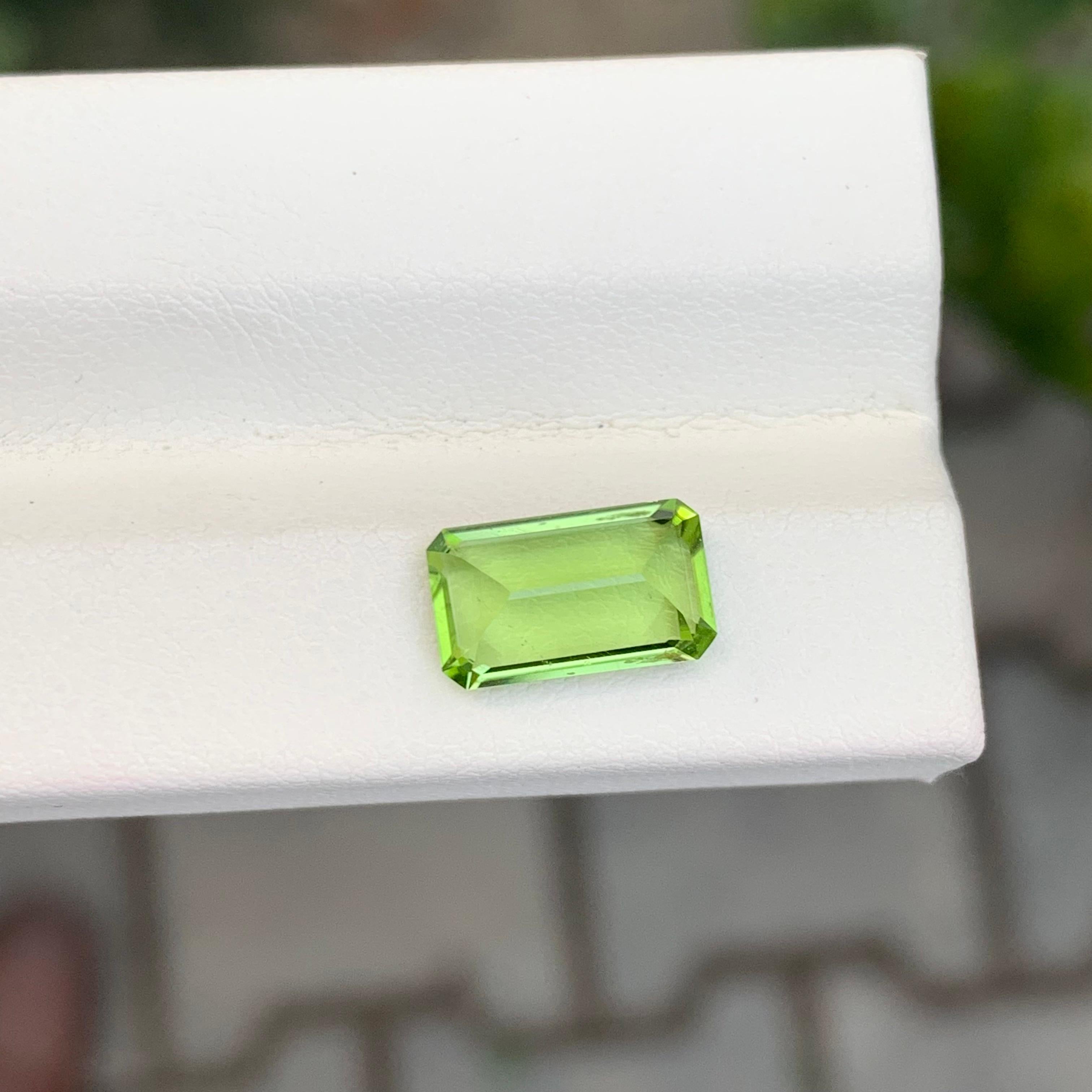 2.50 Karat natürlicher loser Peridot Smaragd Form Edelstein im Angebot 7