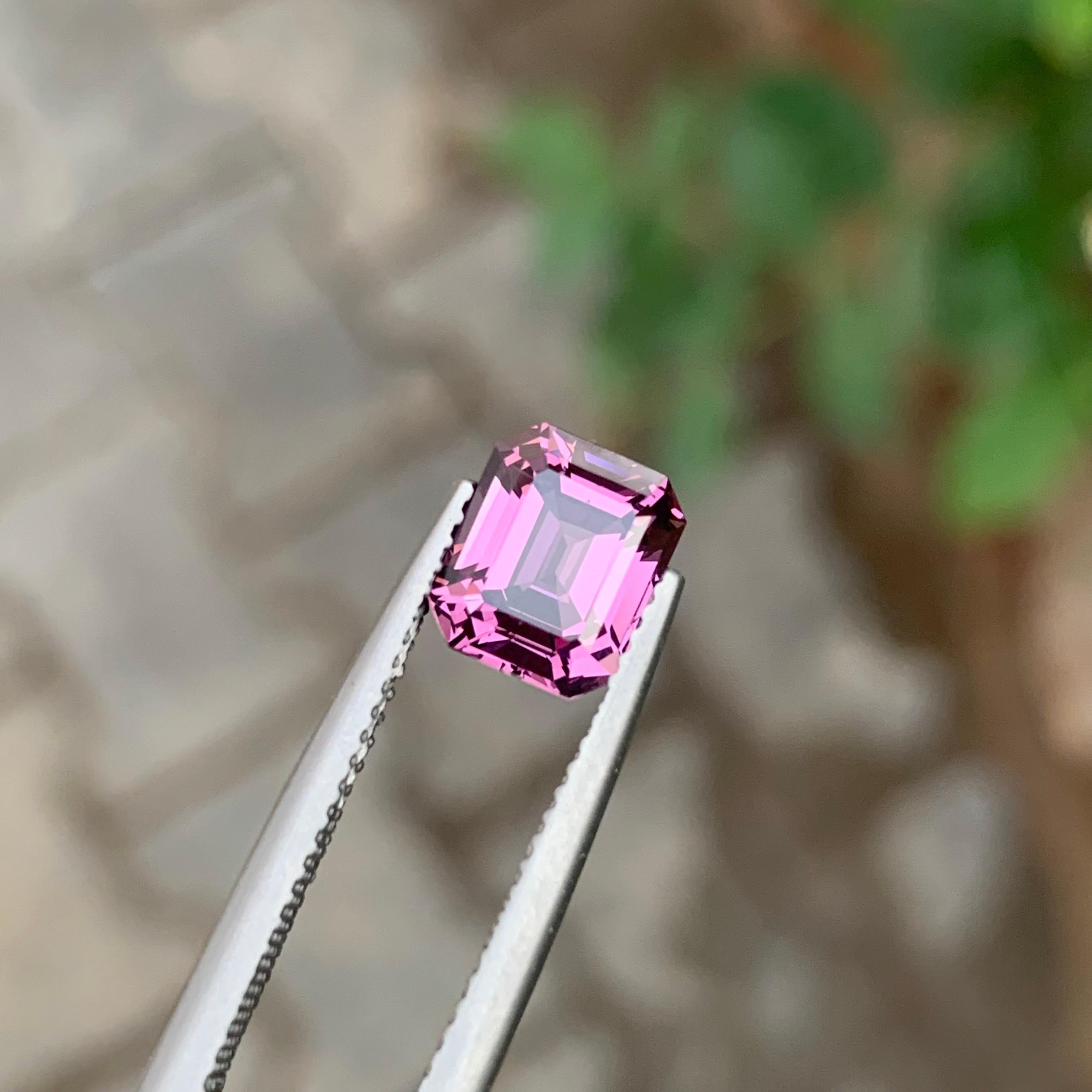 2.50 Carat Natural Loose Pink Spinel Emerald Shape Gemstone From Tanzania In New Condition For Sale In Peshawar, PK