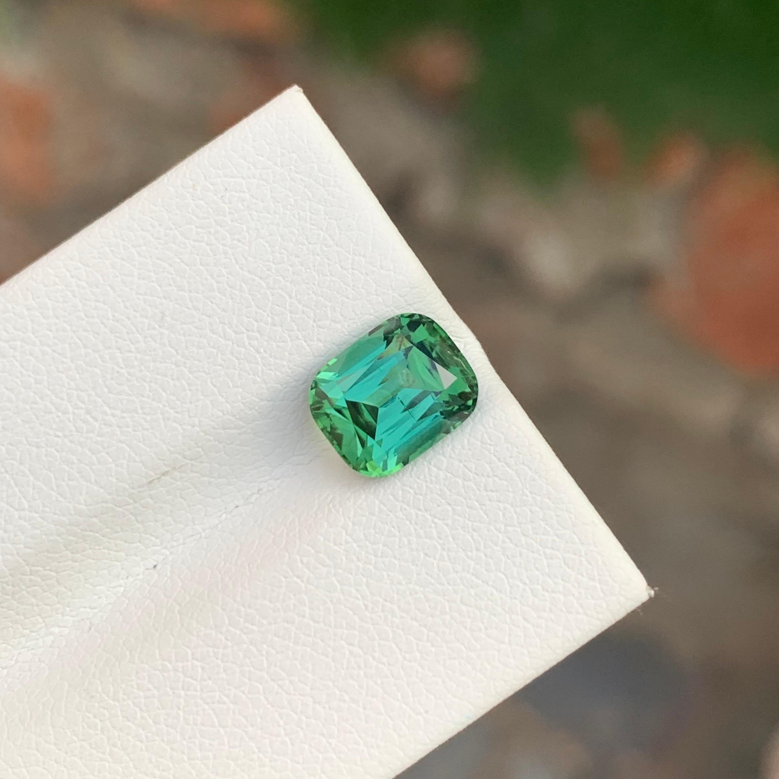 Gema natural suelta de 2,50 quilates de turmalina verde azulada en forma de cojín en Nuevo estado para la venta en Peshawar, PK