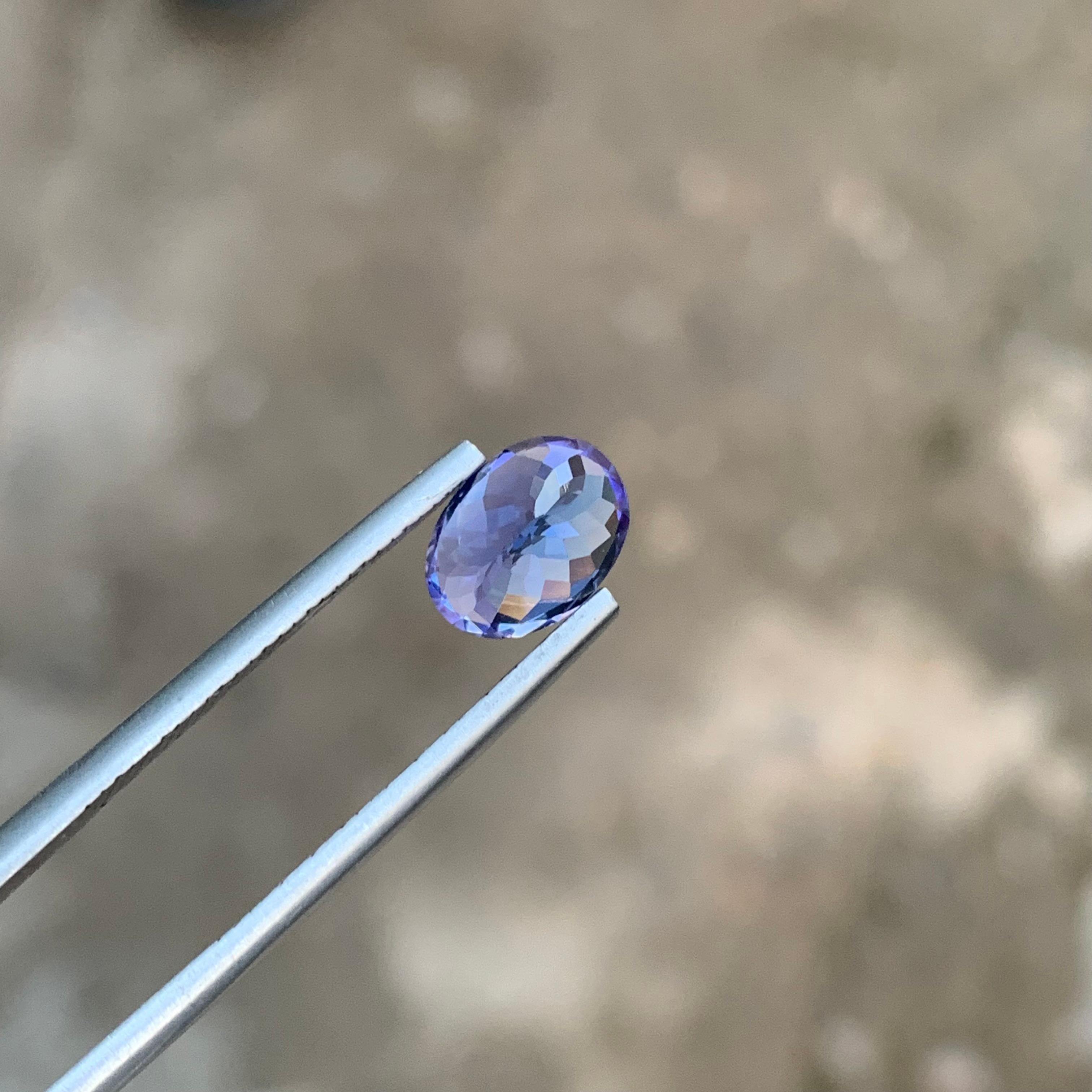 Gema de tanzanita natural suelta de 2,50 quilates y forma ovalada en venta 1