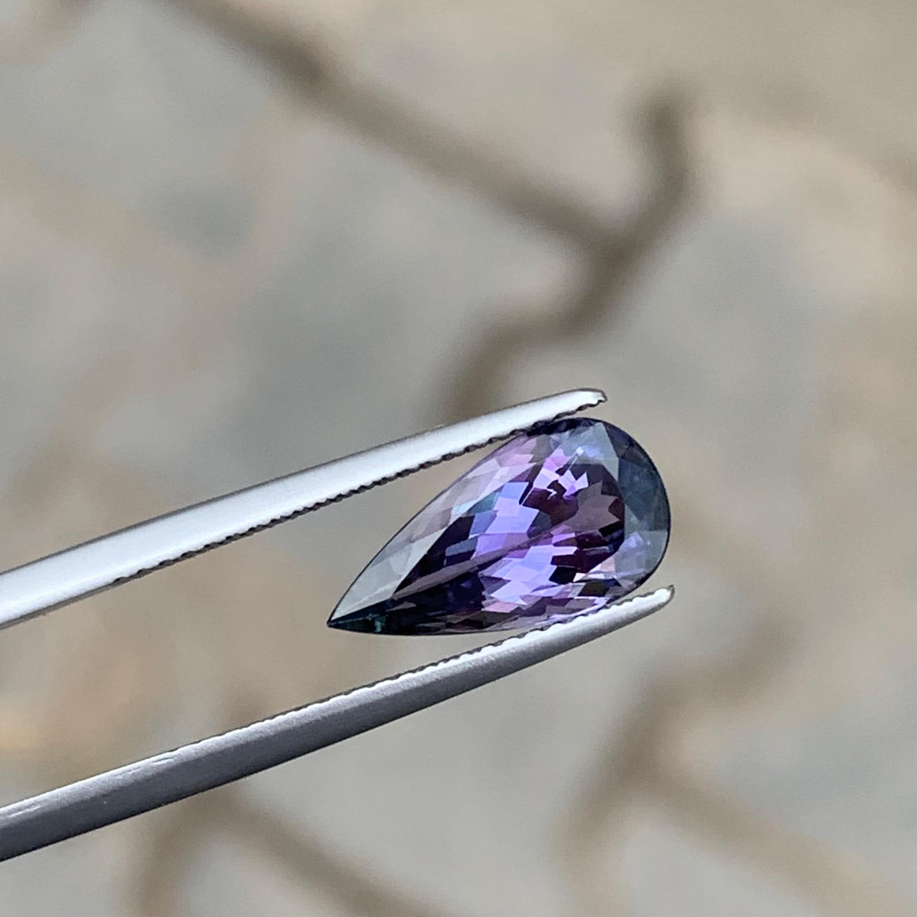 2.50 Carat Natural Loose Tanzanite Tear/Pear Shape Gemstone for Jewelry Making In New Condition For Sale In Peshawar, PK