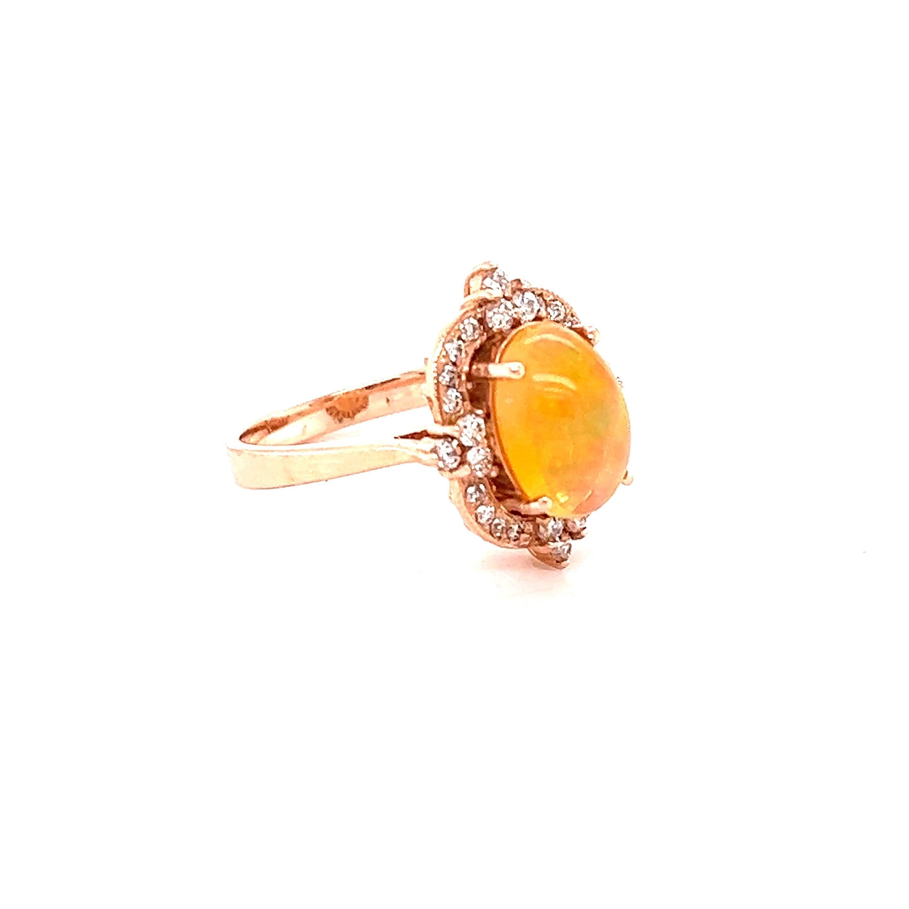 Contemporain Bague en or jaune 2,50 carats opale naturelle diamant design antique en vente