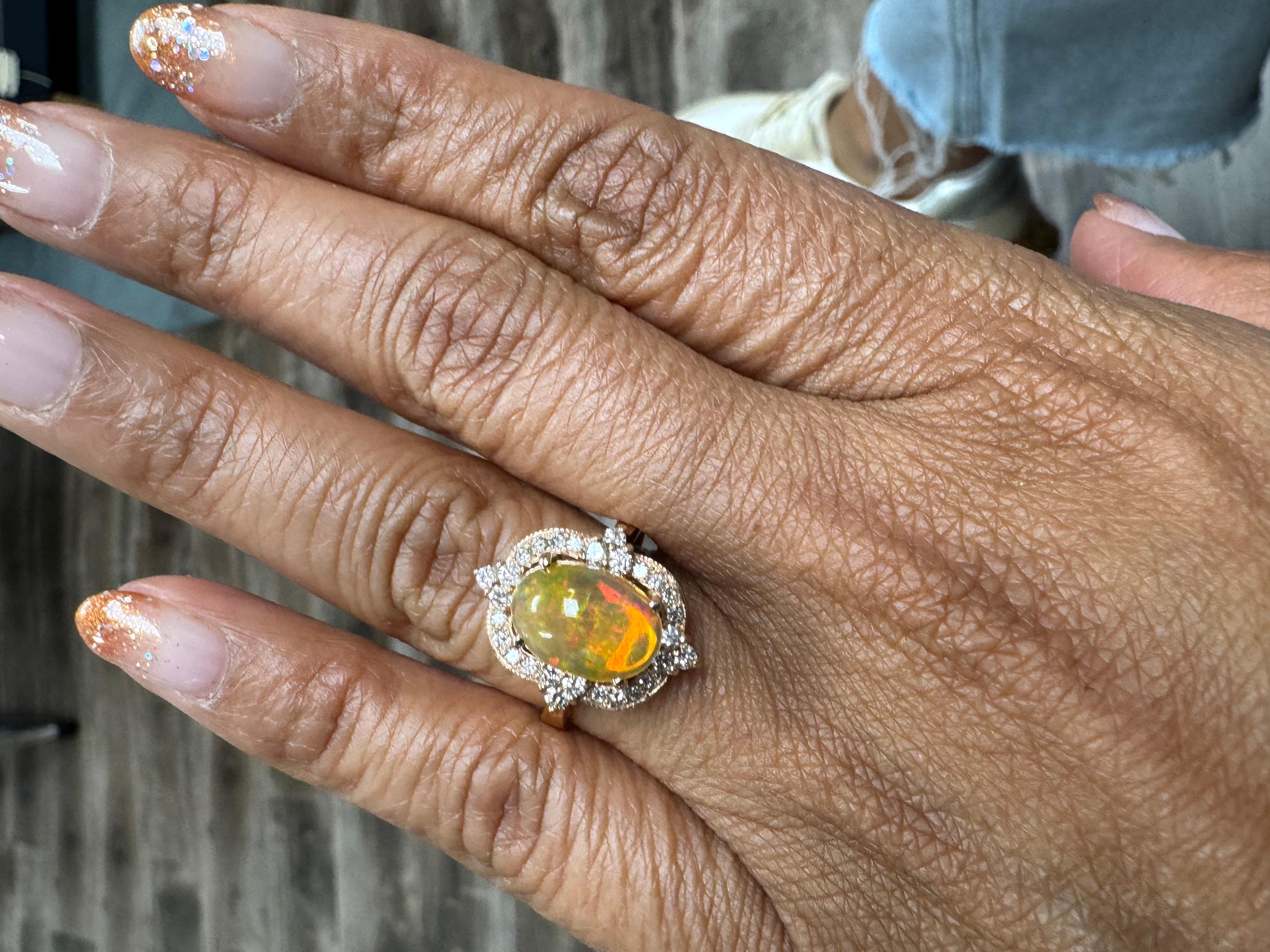 Bague en or jaune 2,50 carats opale naturelle diamant design antique Neuf - En vente à Los Angeles, CA