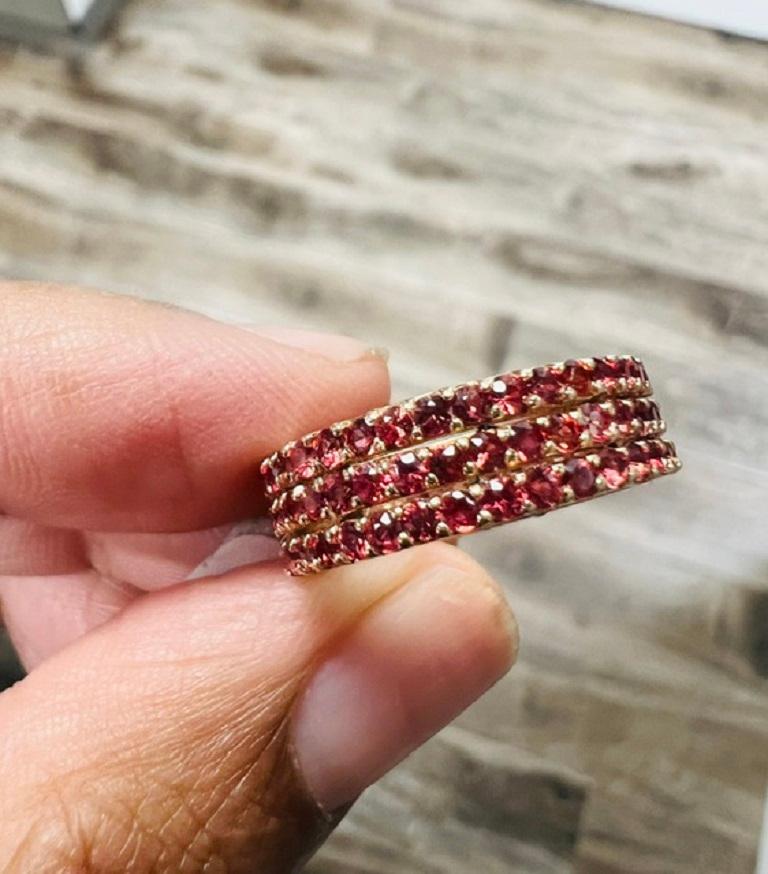 Donna Fascia in oro rosa con zaffiro rosso naturale da 2,50 carati in vendita