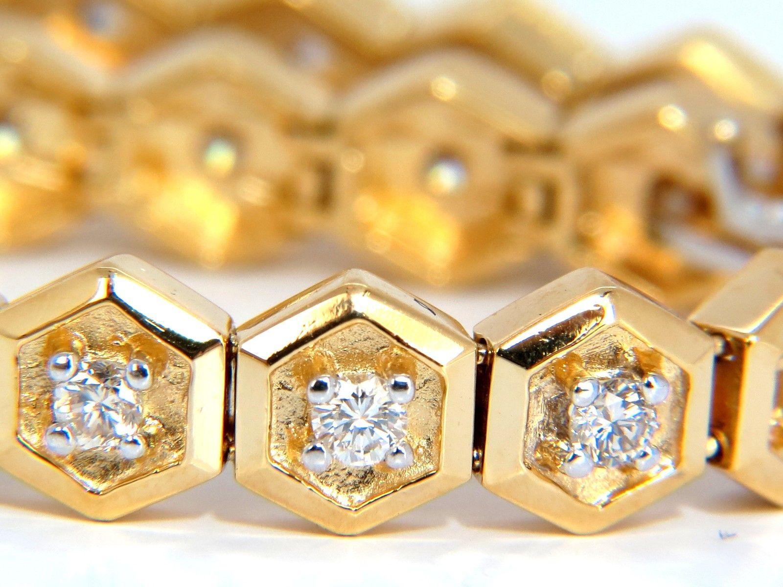 2.50ct. Natural diamonds Octagonal link bracelet.

Rounds, full cut.

H color

Vs-2 / Si-1 clarity.

14kt. yellow gold 

19.1 Grams.

.28 inch wide

6.50 inch long (wearable length)

Double safety clasps.

$6,500 Appraisal Certificate will accompany.